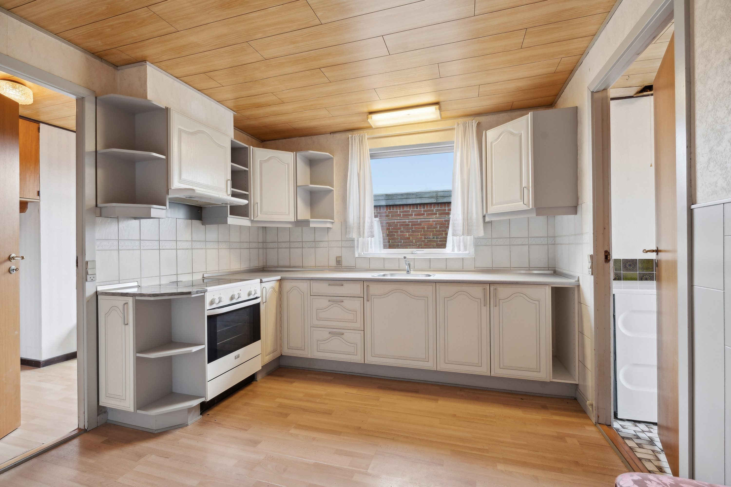 Fremhævet køkken billede i fuldskærmstilstand. Billede af Præstemarken 13, 8653 Them