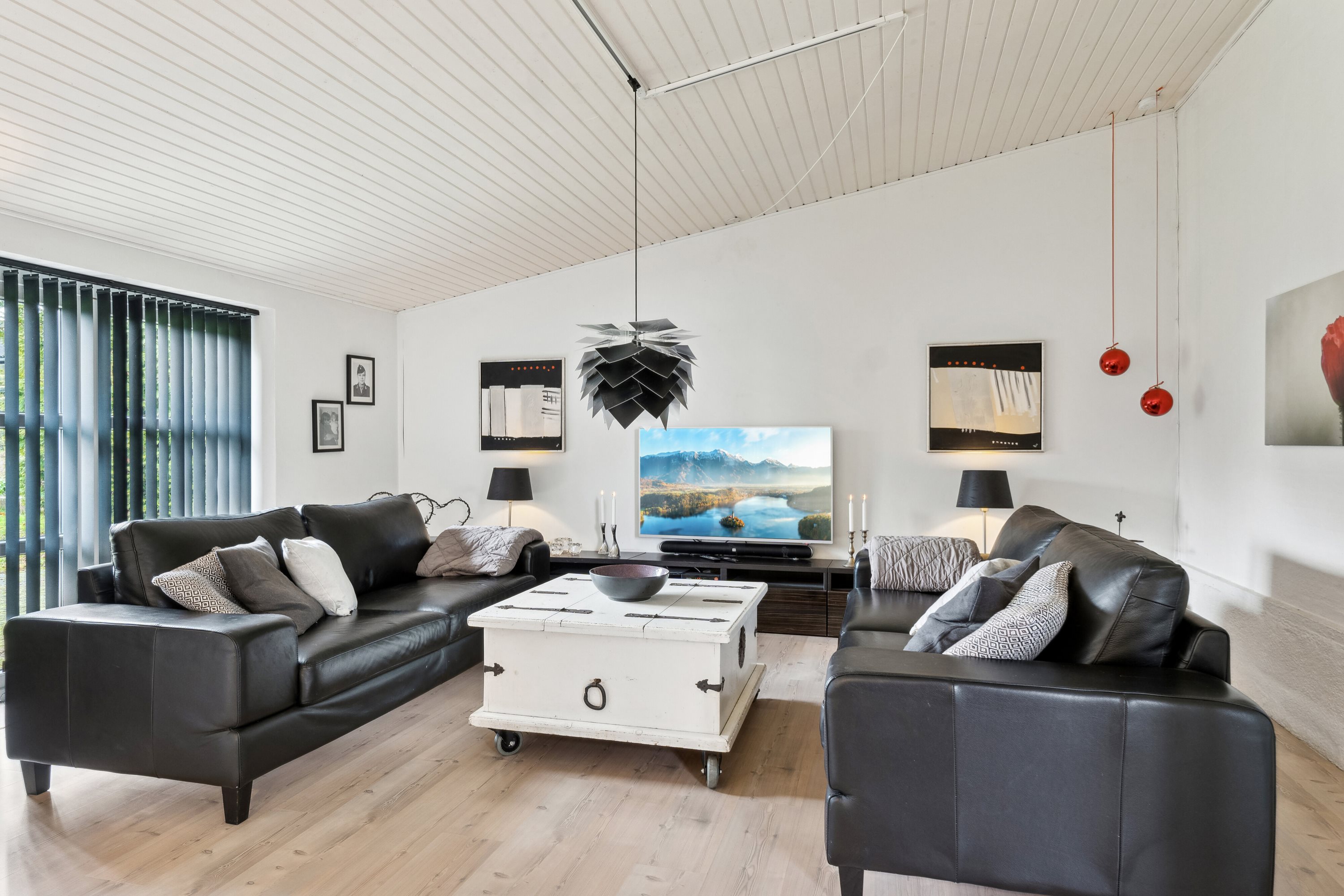 Fremhævet stue billede i fuldskærmstilstand. Billede af Viemose Gade 89, 4771 Kalvehave