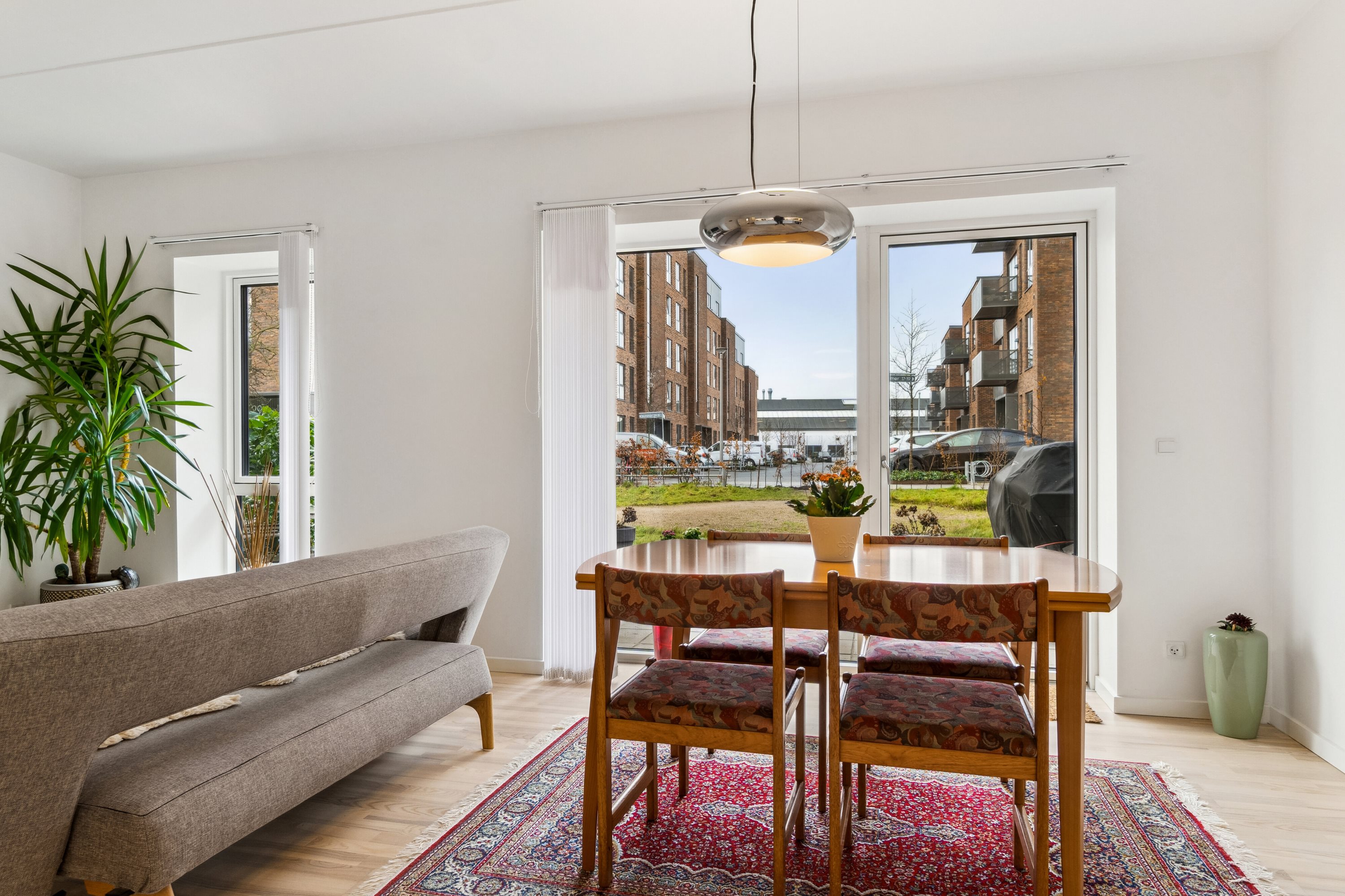 Fremhævet spisestue billede i fuldskærmstilstand. Billede af Kirkebjerg Parkvej 10D, st.. th., 2605 Brøndby