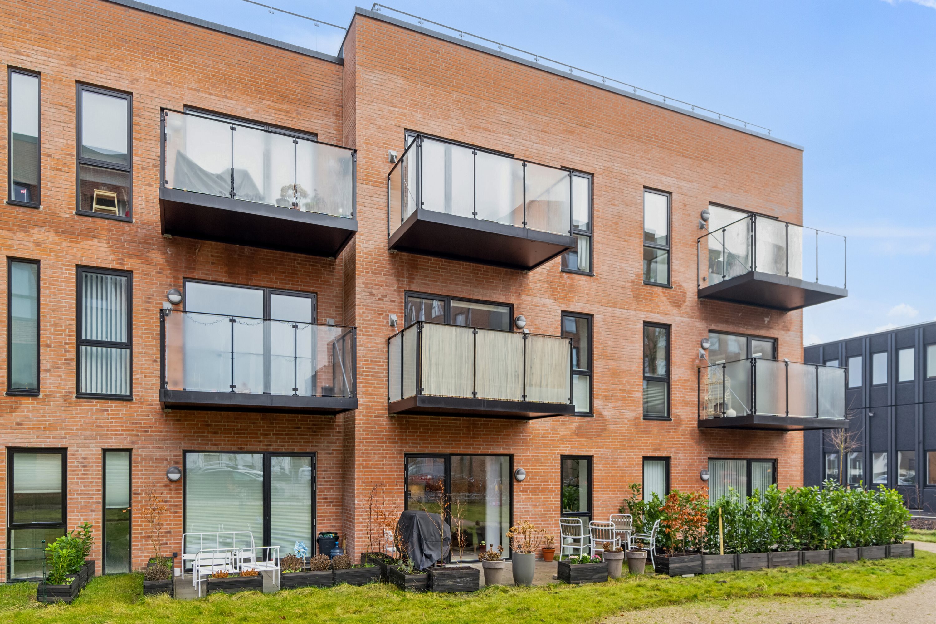 Fremhævet udendørs billede i fuldskærmstilstand. Billede af Kirkebjerg Parkvej 10D, st.. th., 2605 Brøndby