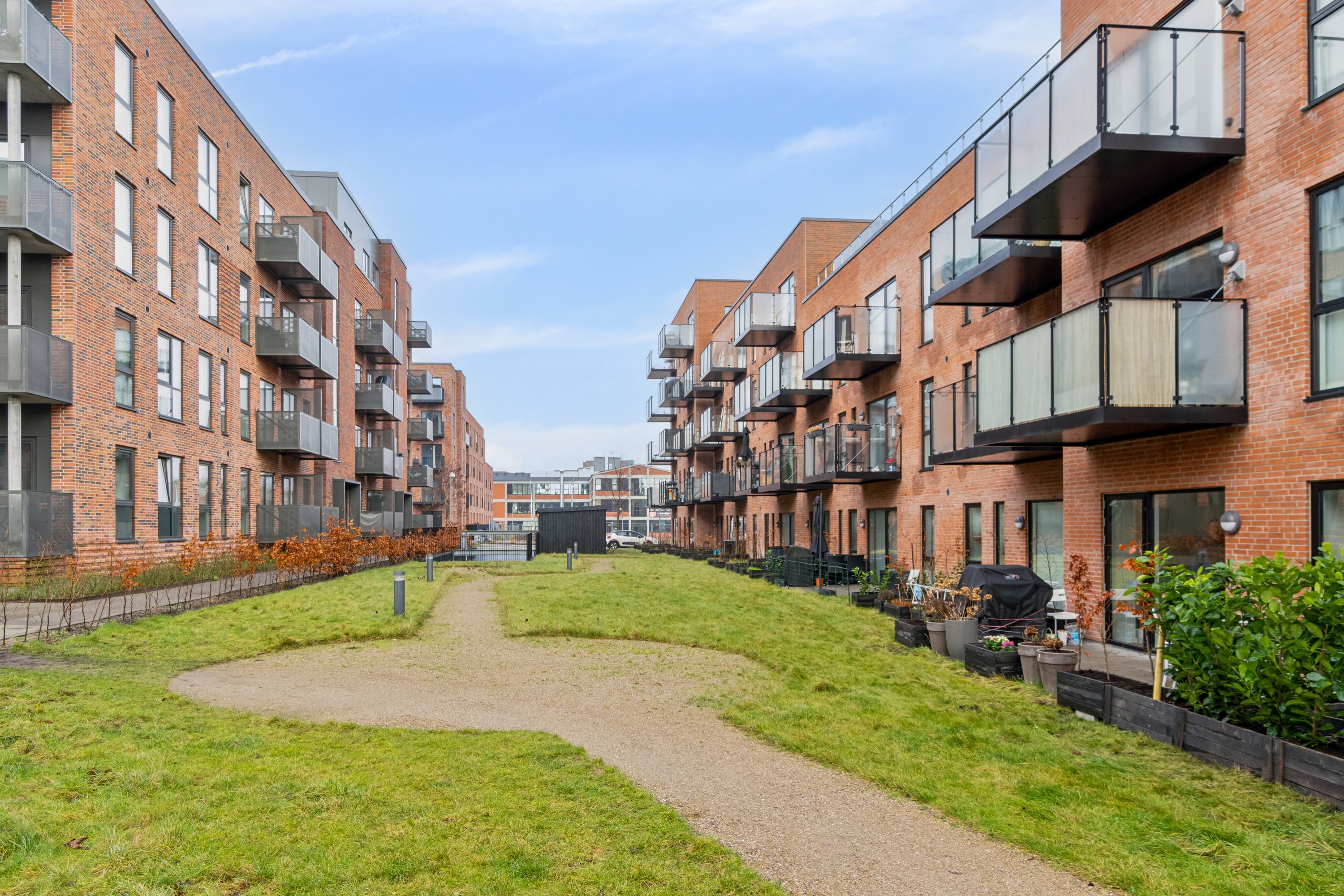 Fremhævet udendørs billede i fuldskærmstilstand. Billede af Kirkebjerg Parkvej 10D, st.. th., 2605 Brøndby