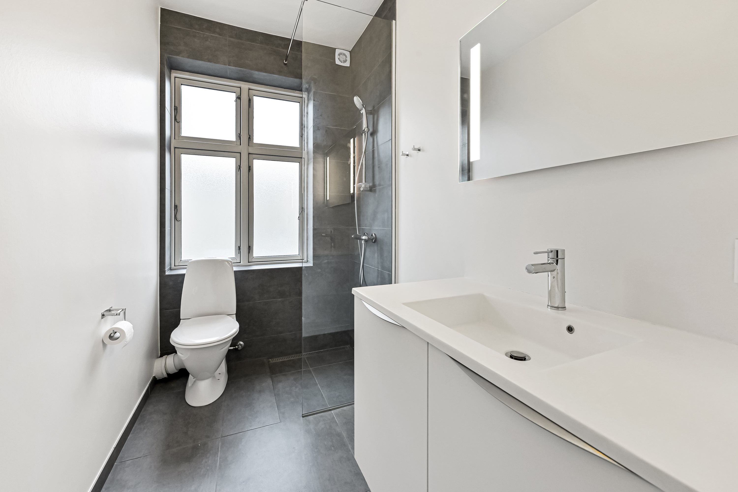 Fremhævet badeværelse billede i fuldskærmstilstand. Billede af Dalgasgade 17B, 1. th., 7400 Herning