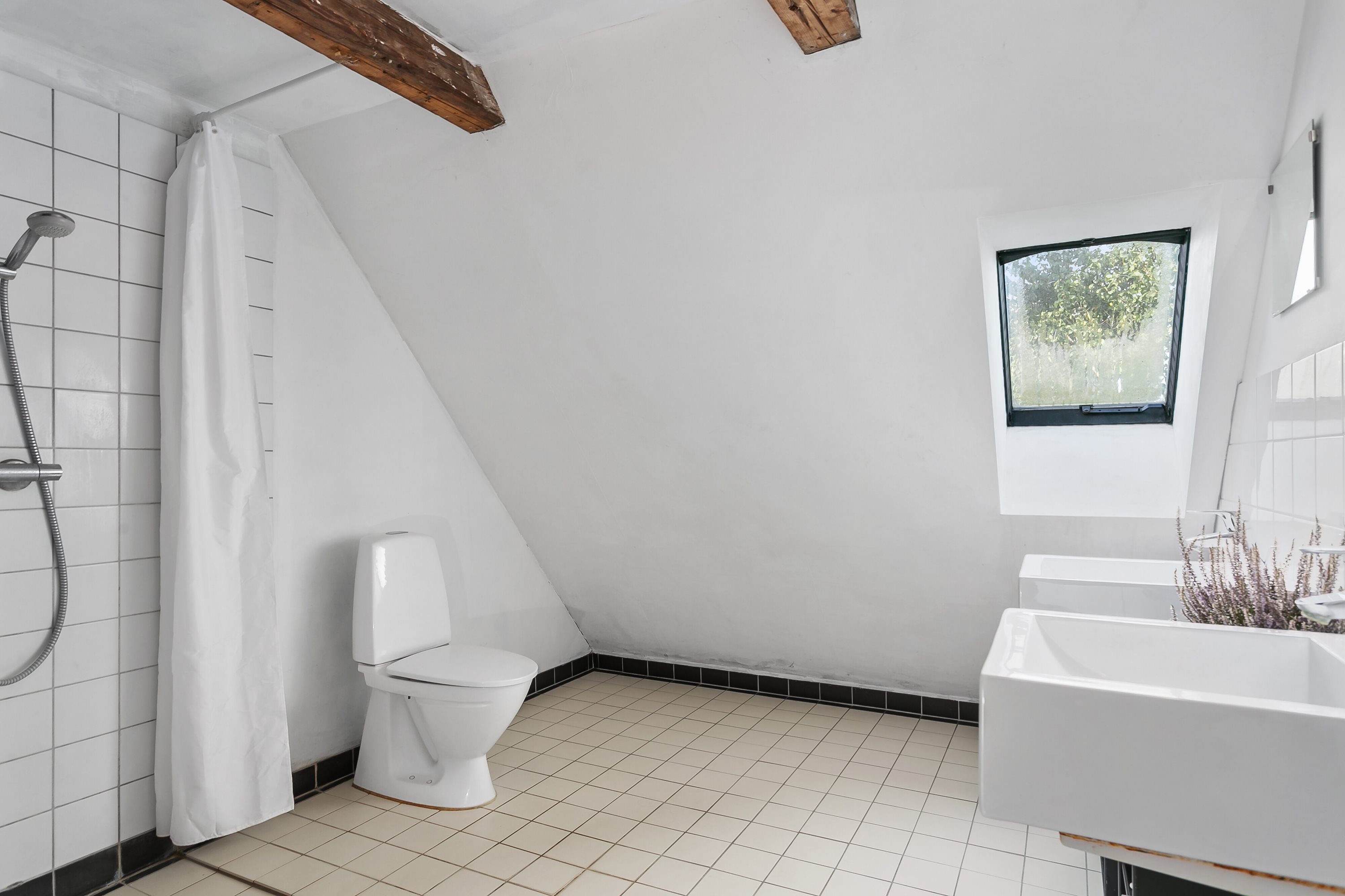 Fremhævet badeværelse billede i fuldskærmstilstand. Billede af Faurshøjvej 54, Korinth, 5600 Faaborg