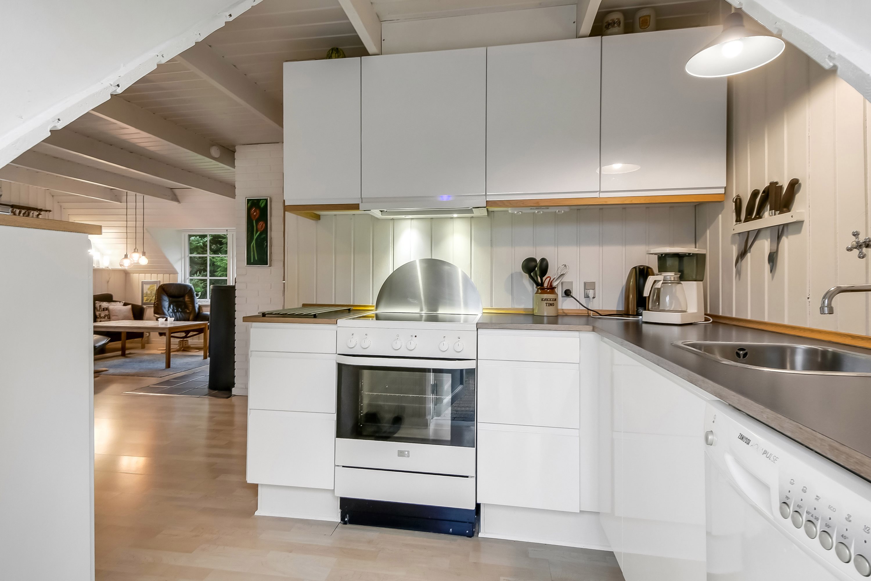 Fremhævet køkken billede i fuldskærmstilstand. Billede af Grævlingevej 10, Husby, 6990 Ulfborg