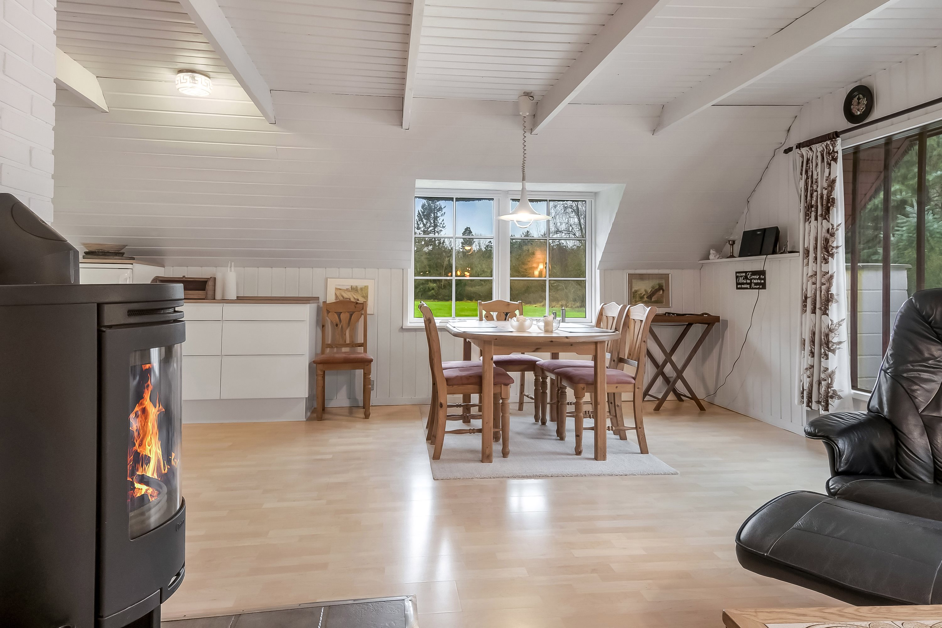 Fremhævet stue billede i fuldskærmstilstand. Billede af Grævlingevej 10, Husby, 6990 Ulfborg