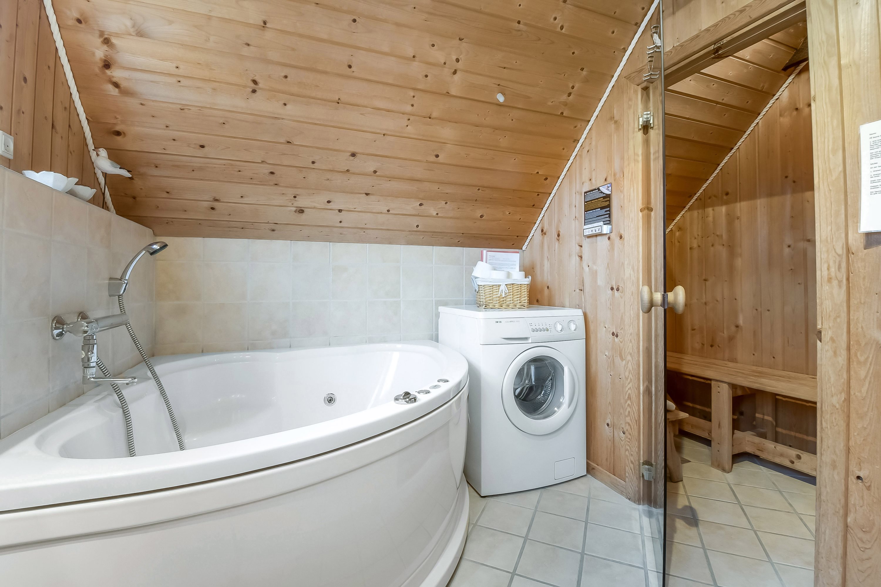 Fremhævet badeværelse billede i fuldskærmstilstand. Billede af Grævlingevej 10, Husby, 6990 Ulfborg