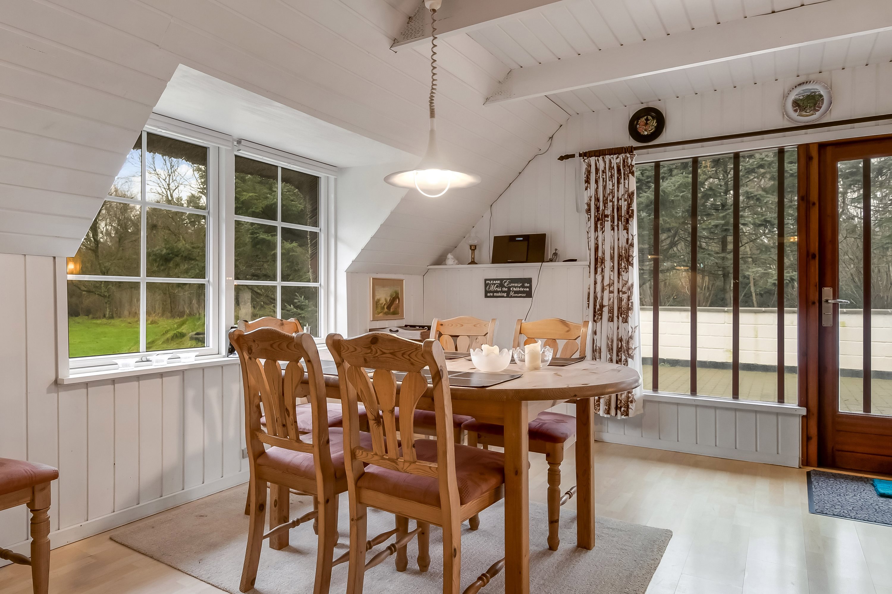 Fremhævet stue billede i fuldskærmstilstand. Billede af Grævlingevej 10, Husby, 6990 Ulfborg