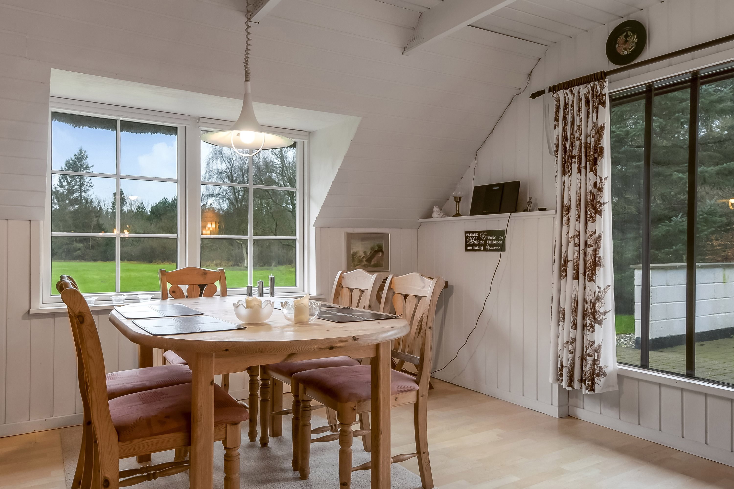 Fremhævet stue billede i fuldskærmstilstand. Billede af Grævlingevej 10, Husby, 6990 Ulfborg