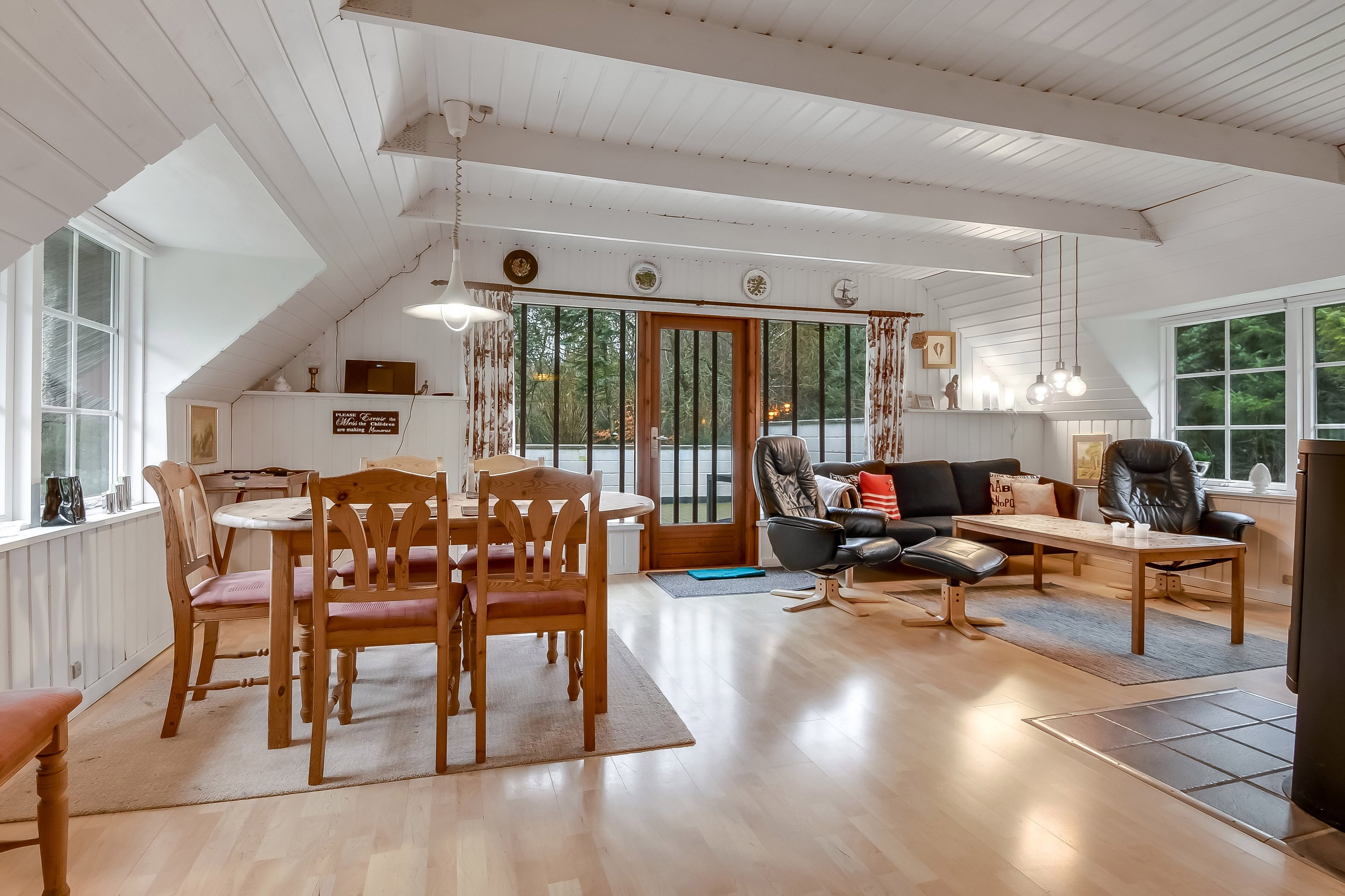 Fremhævet stue billede i fuldskærmstilstand. Billede af Grævlingevej 10, Husby, 6990 Ulfborg