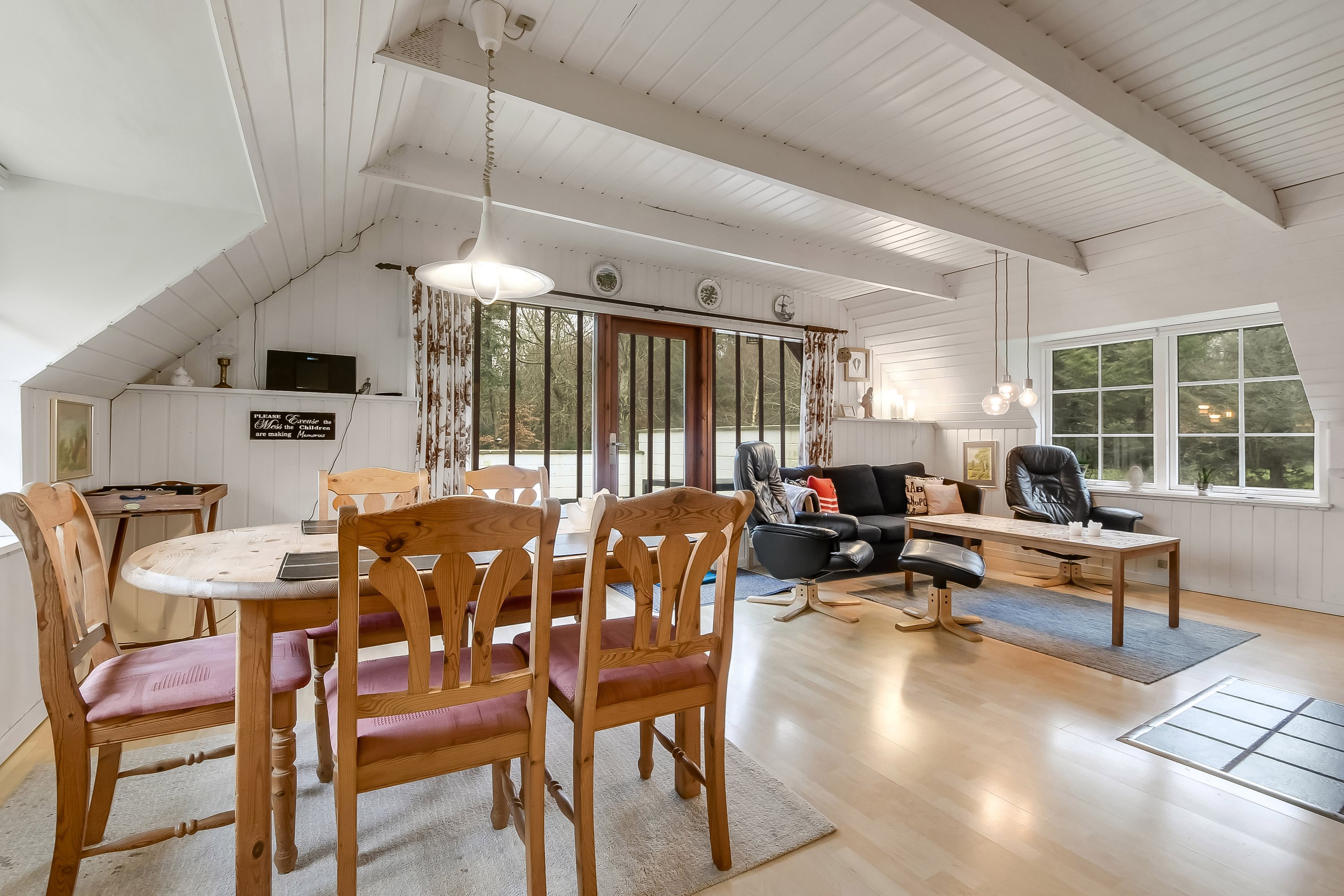 Fremhævet stue billede i fuldskærmstilstand. Billede af Grævlingevej 10, Husby, 6990 Ulfborg