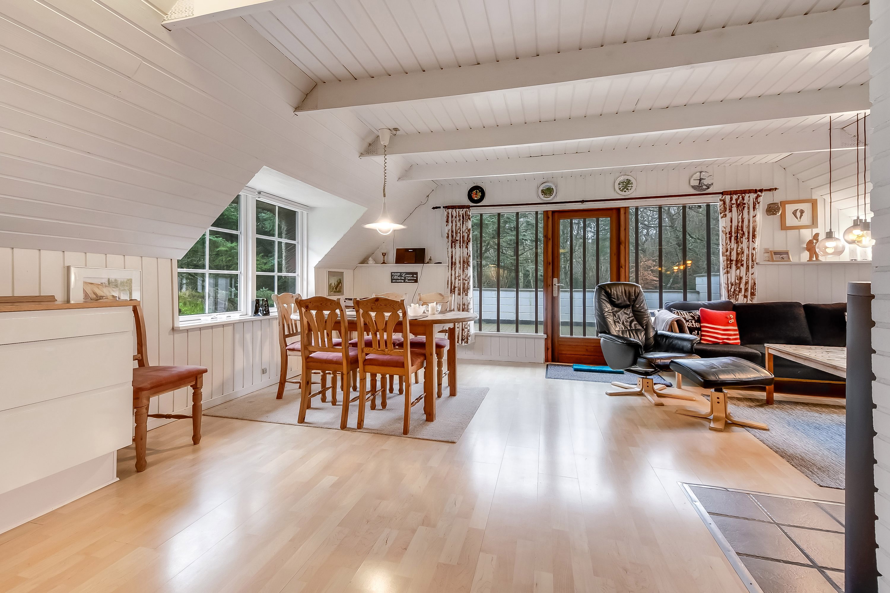 Fremhævet stue billede i fuldskærmstilstand. Billede af Grævlingevej 10, Husby, 6990 Ulfborg