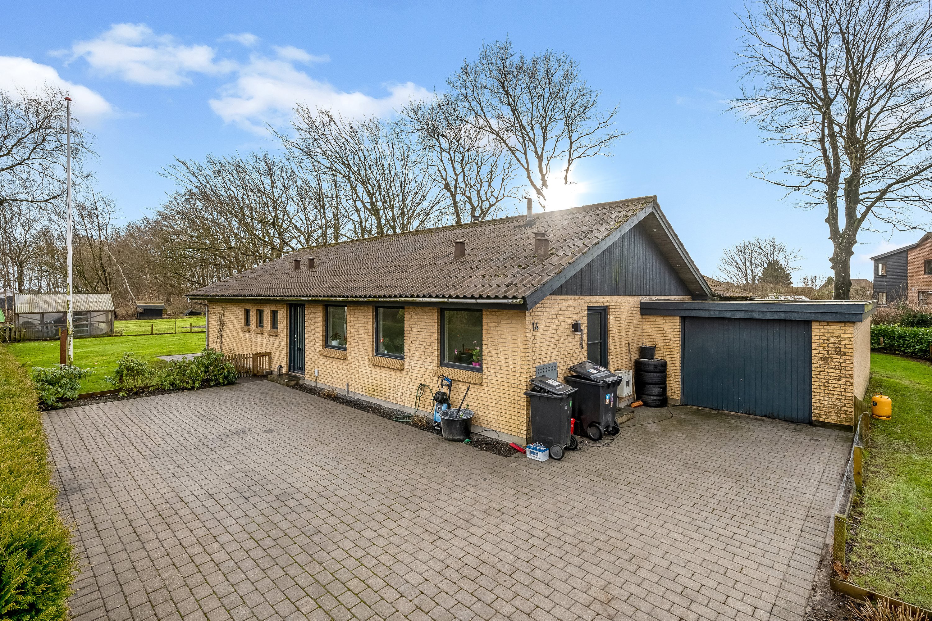 Fremhævet facade billede i fuldskærmstilstand. Billede af Præstevejen 14, Faster, 6900 Skjern