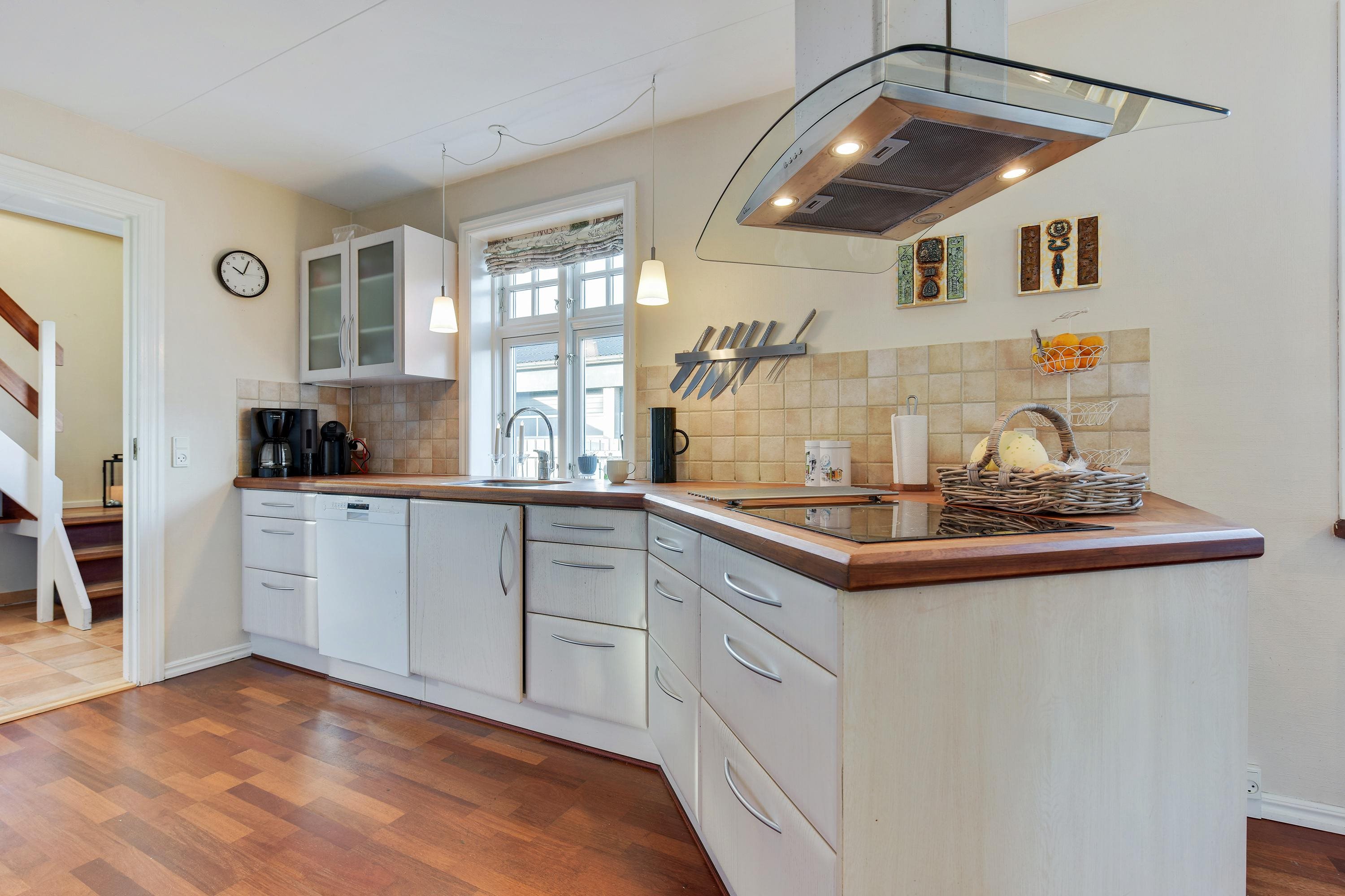 Fremhævet køkken billede i fuldskærmstilstand. Billede af Mosbjergvej 441, Mosbjerg, 9870 Sindal