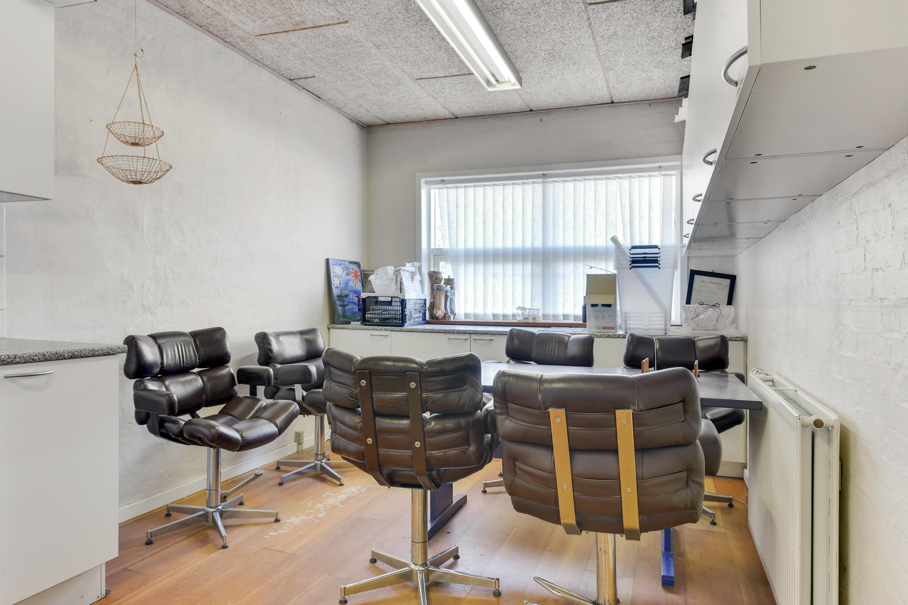 Fremhævet kontor billede i fuldskærmstilstand. Billede af Mosbjergvej 441, Mosbjerg, 9870 Sindal