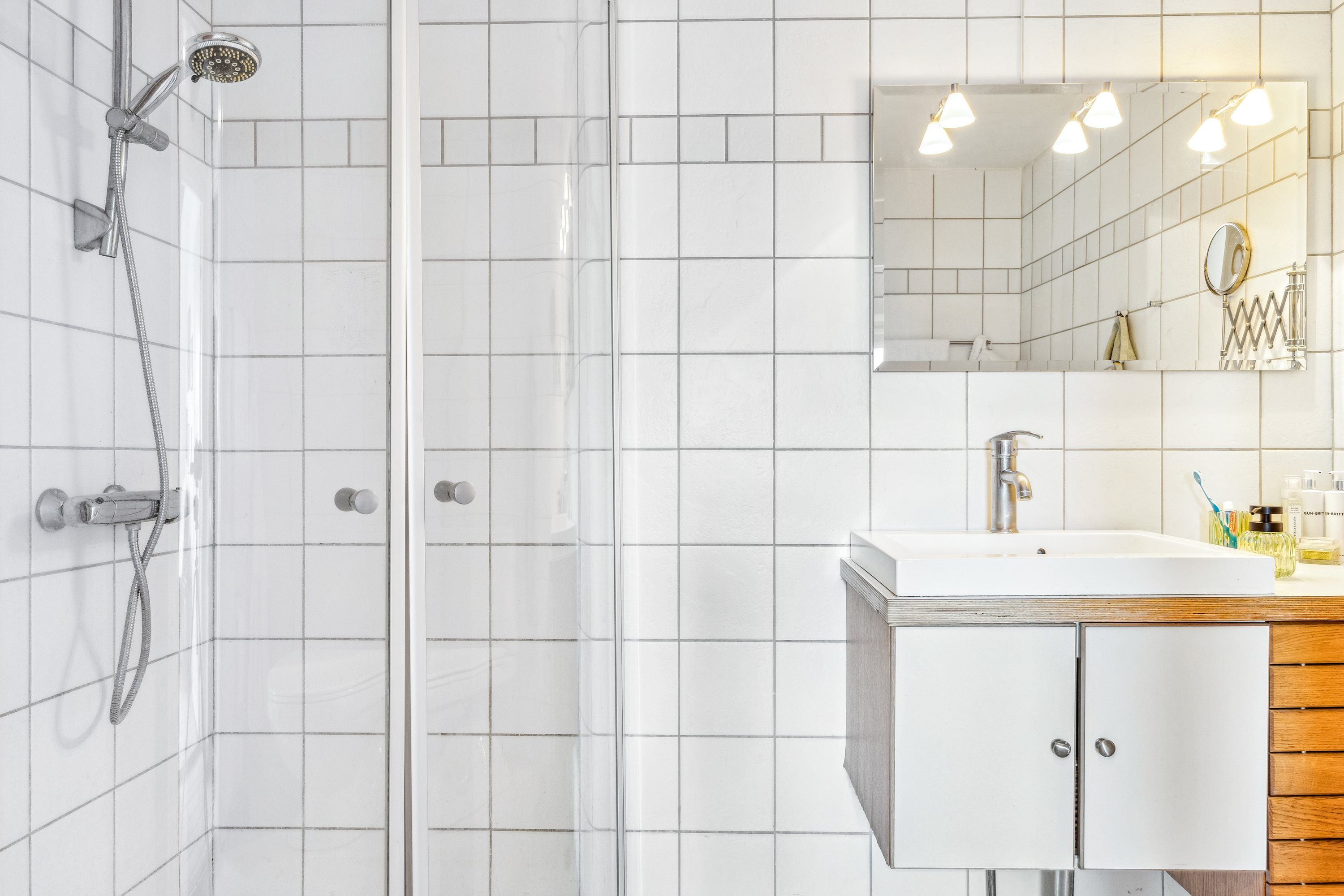 Fremhævet badeværelse billede i fuldskærmstilstand. Billede af Strøby Bygade 93, 4671 Strøby