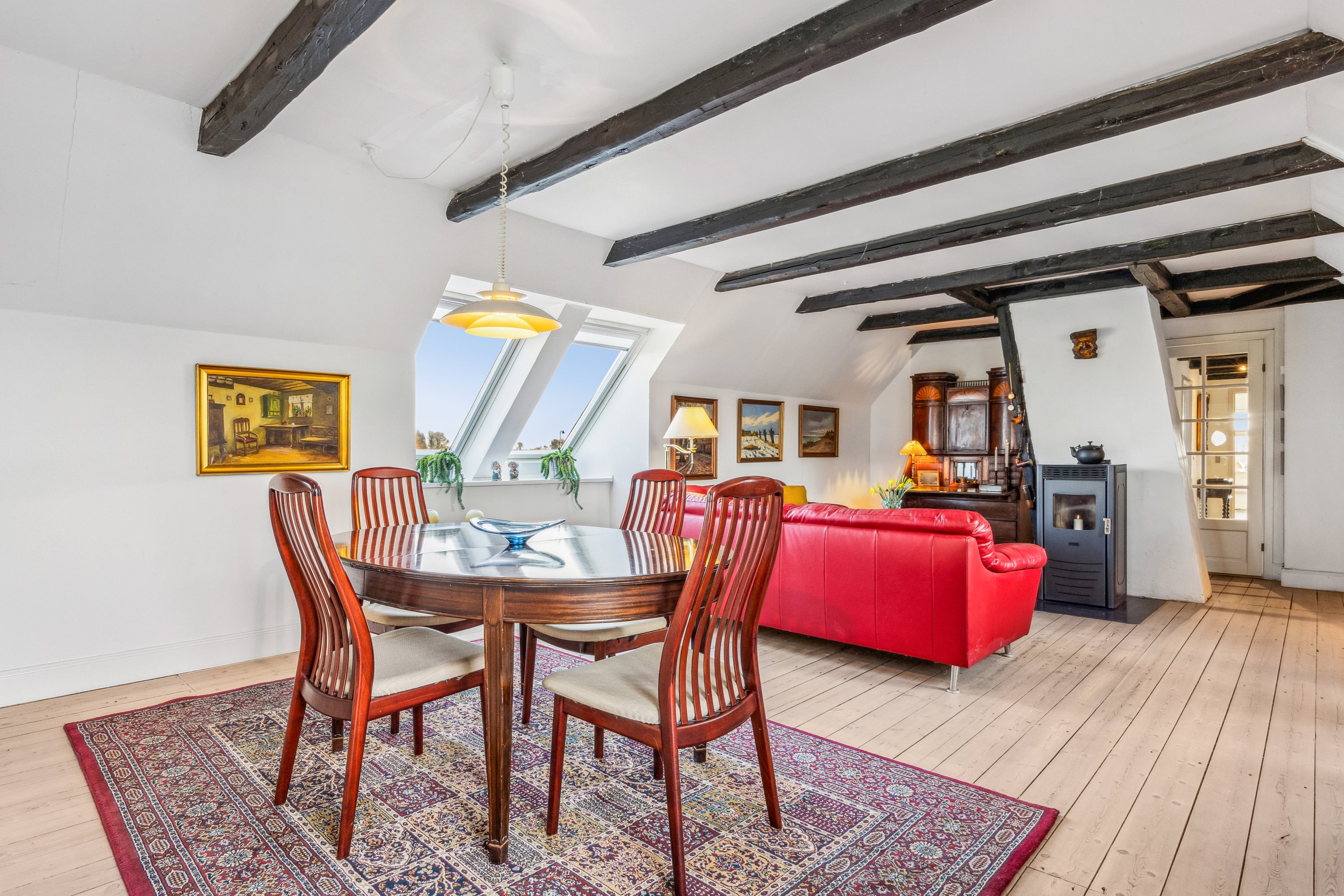 Fremhævet stue billede i fuldskærmstilstand. Billede af Strøby Bygade 93, 4671 Strøby