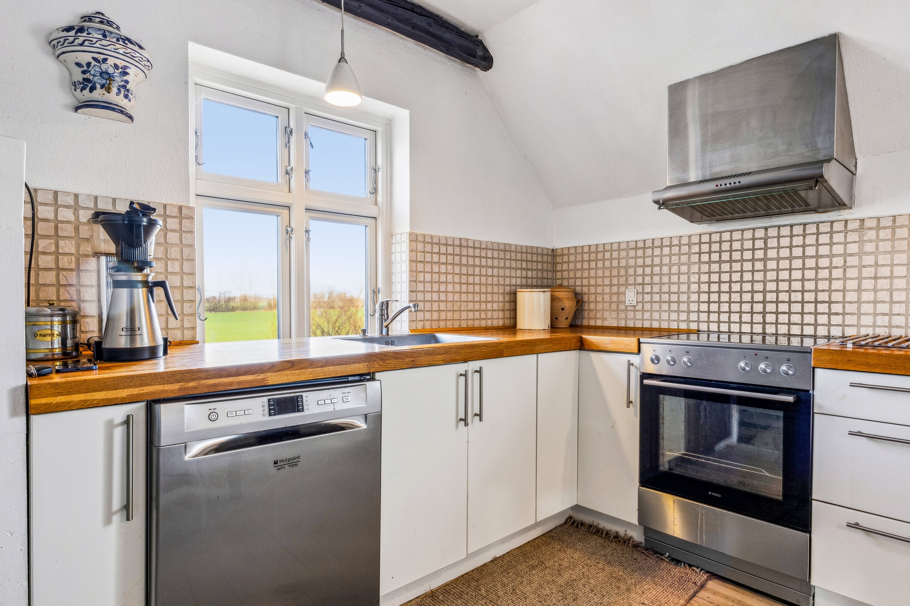 Fremhævet køkken billede i fuldskærmstilstand. Billede af Strøby Bygade 93, 4671 Strøby