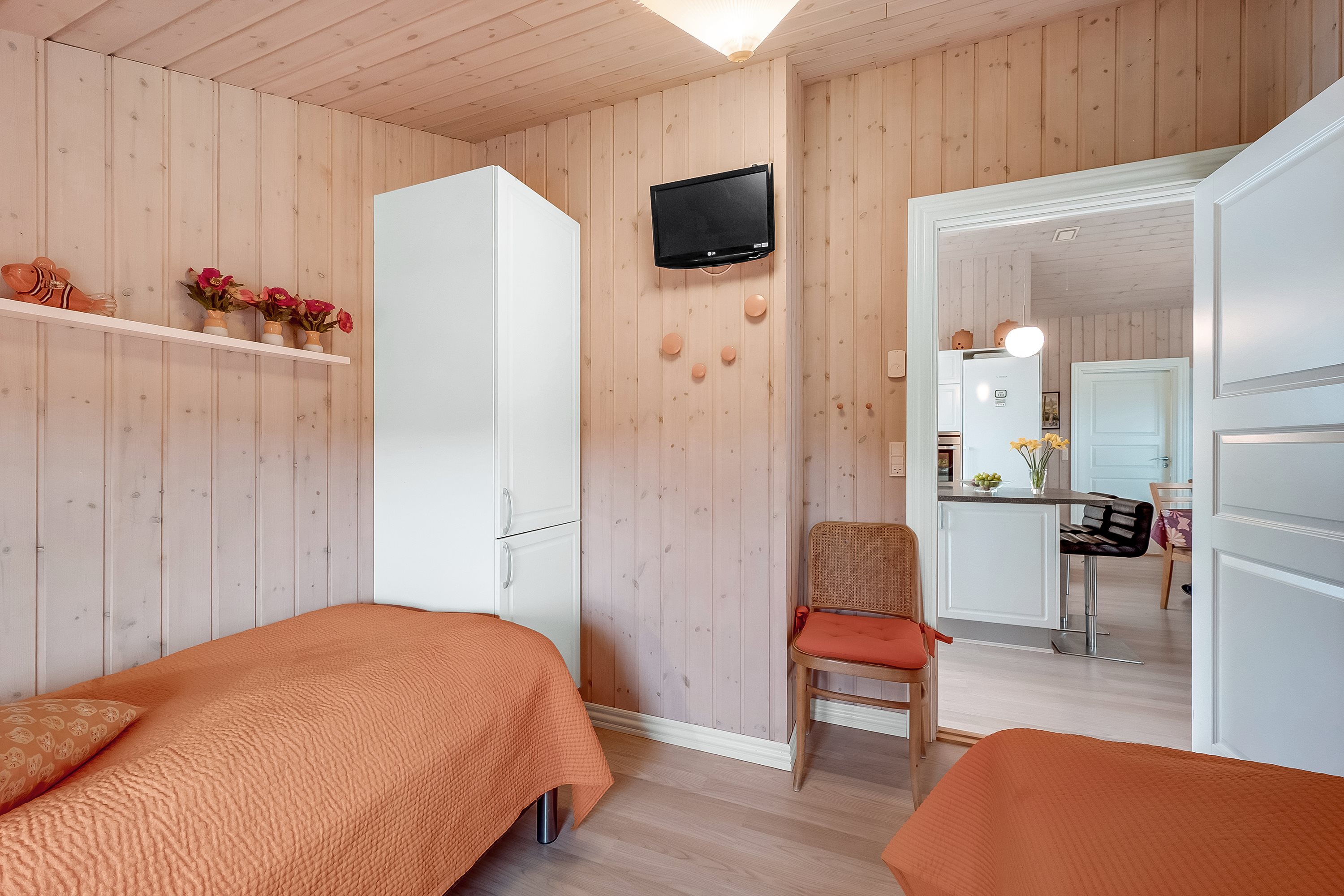 Fremhævet orange værelse billede i fuldskærmstilstand. Billede af Fyrrenålevej 14, Henne Strand, 6854 Henne