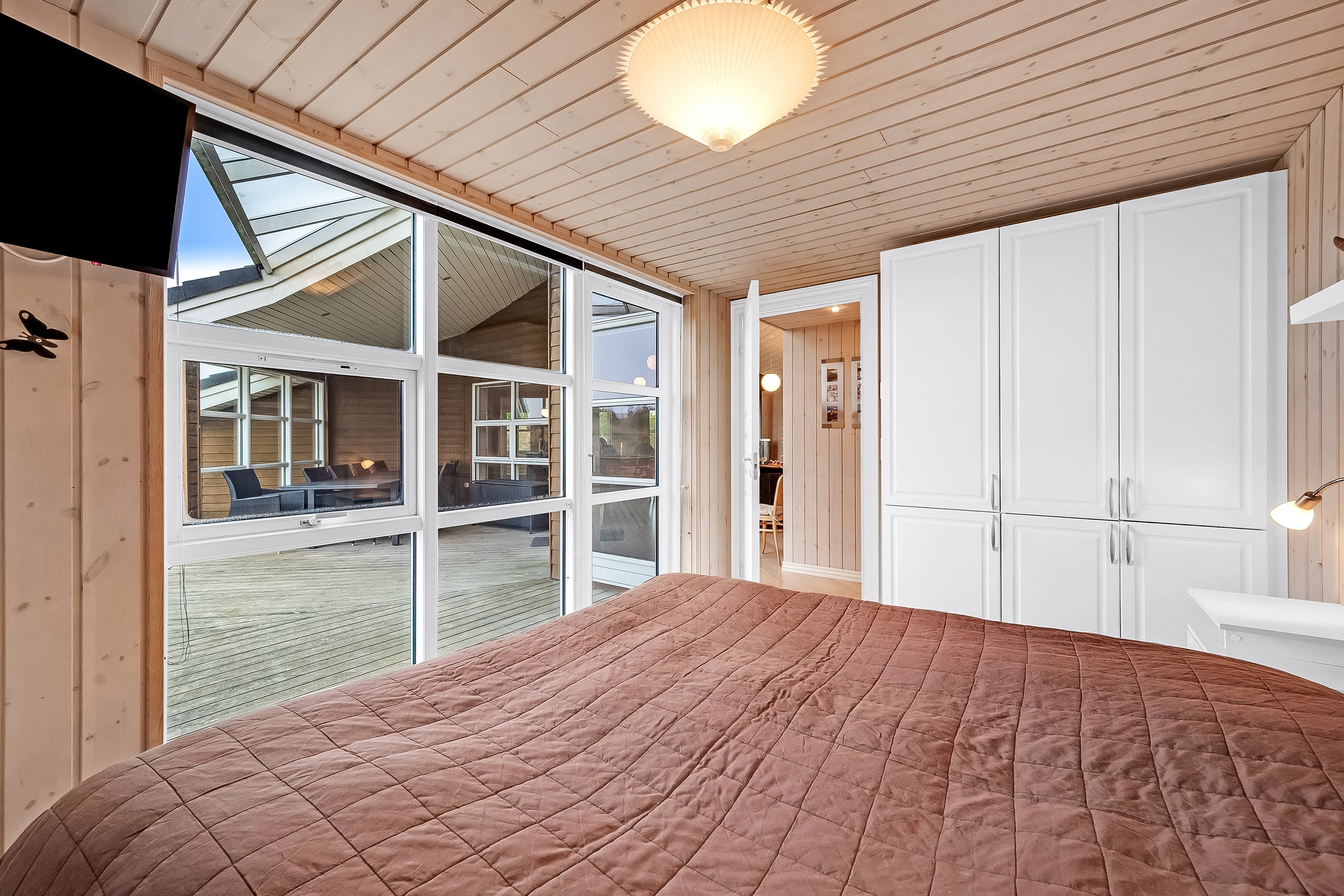 Fremhævet soveværelse billede i fuldskærmstilstand. Billede af Fyrrenålevej 14, Henne Strand, 6854 Henne