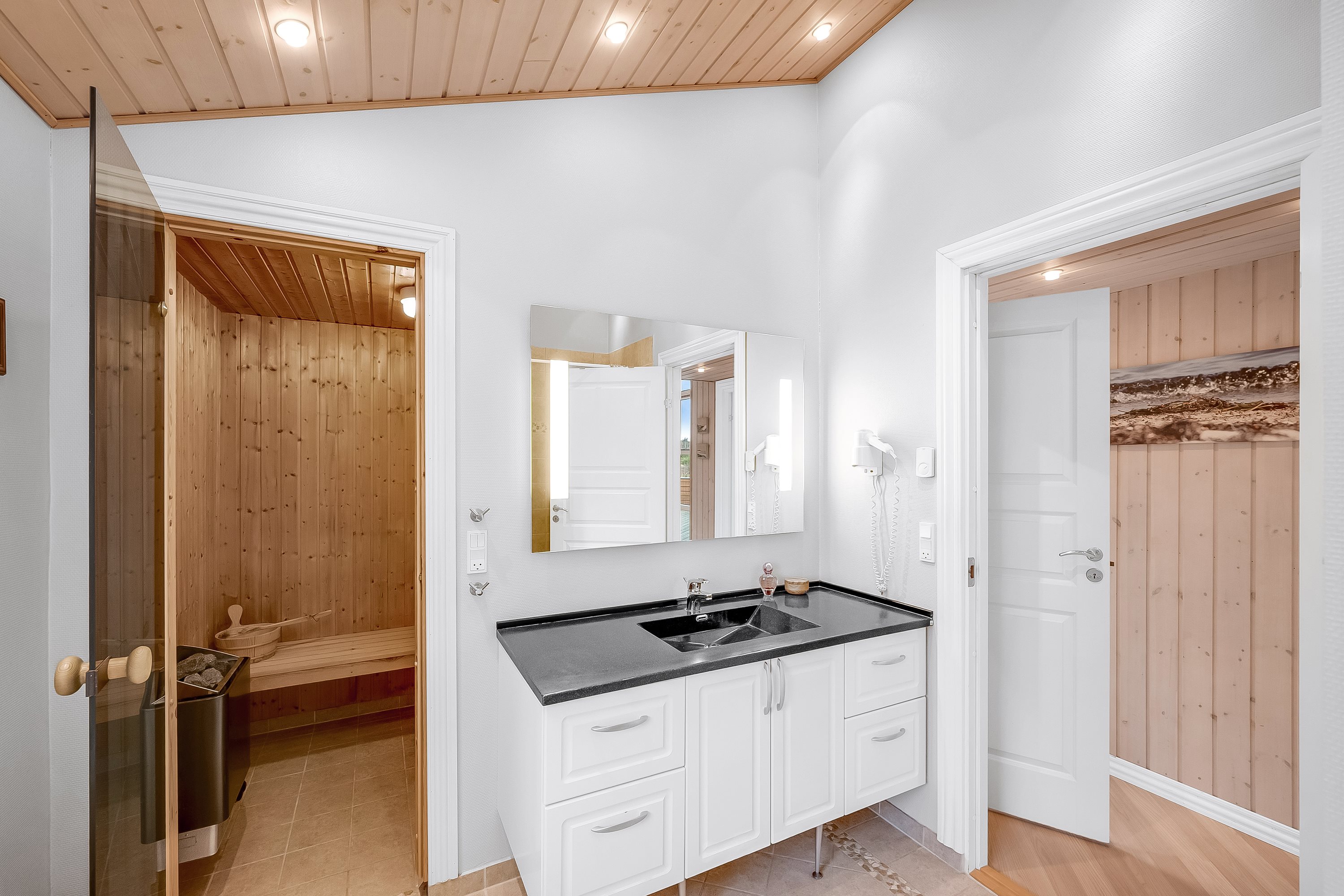 Fremhævet badeværelse billede i fuldskærmstilstand. Billede af Fyrrenålevej 14, Henne Strand, 6854 Henne