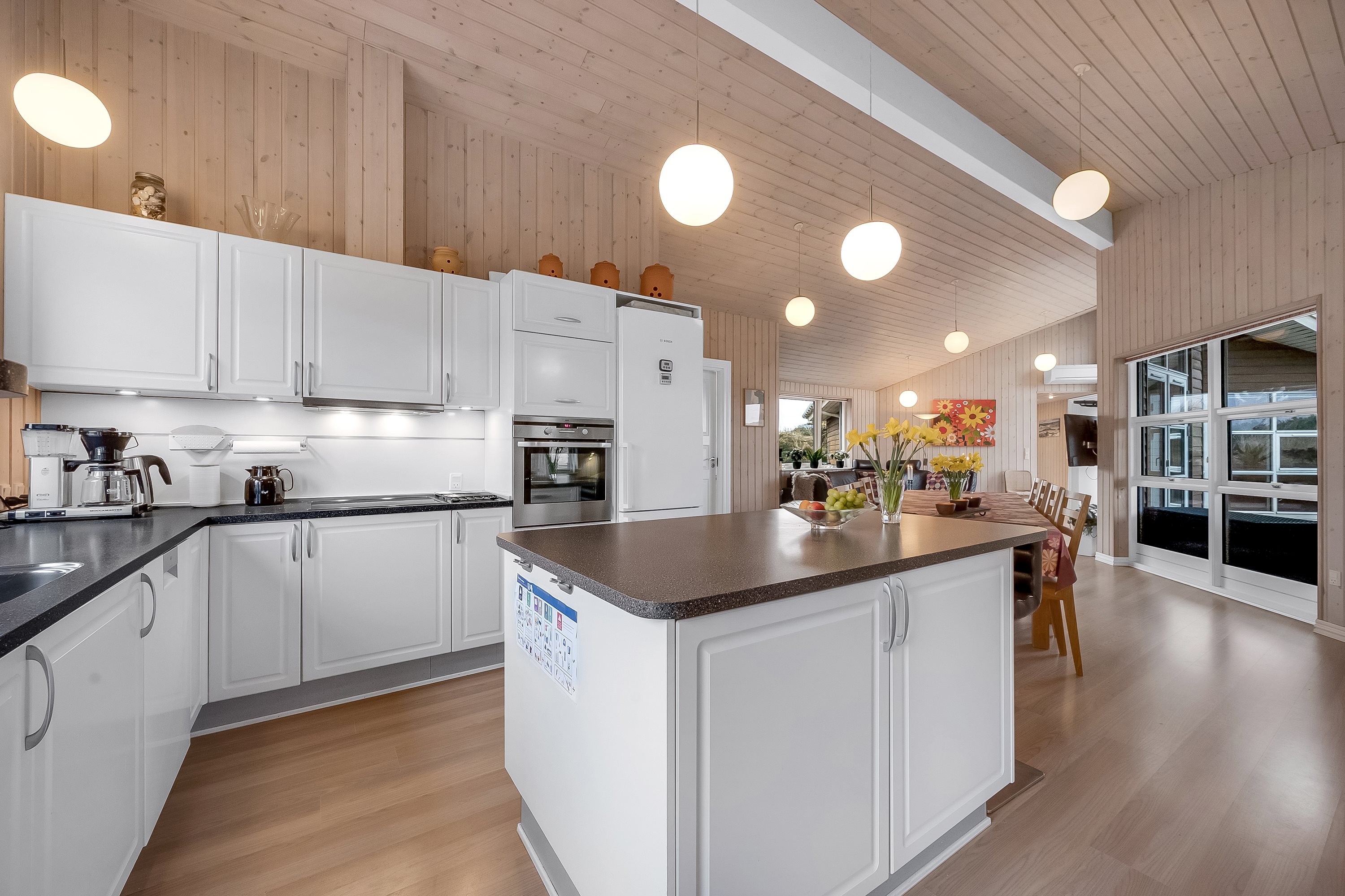 Fremhævet køkken billede i fuldskærmstilstand. Billede af Fyrrenålevej 14, Henne Strand, 6854 Henne