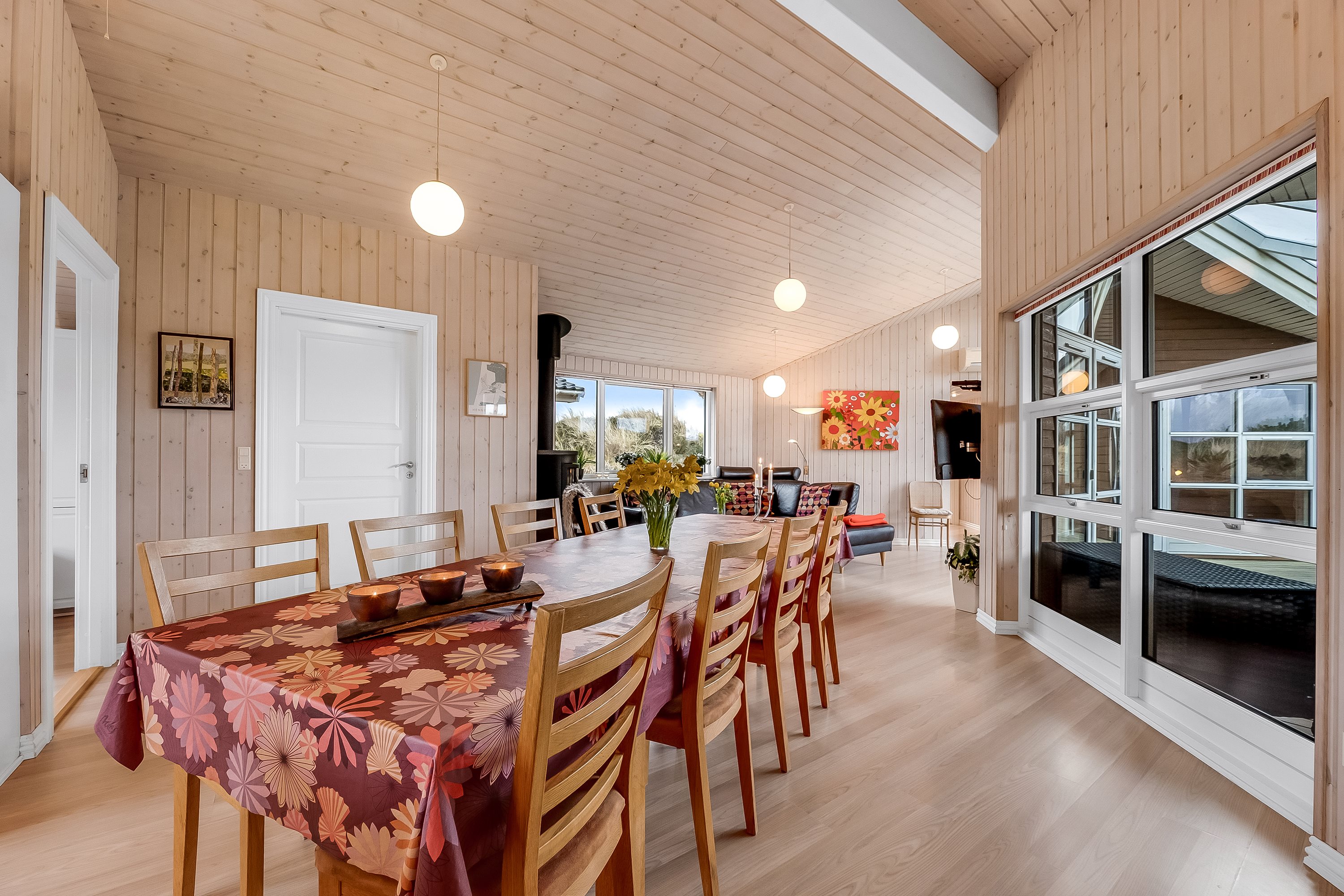 Fremhævet stue billede i fuldskærmstilstand. Billede af Fyrrenålevej 14, Henne Strand, 6854 Henne