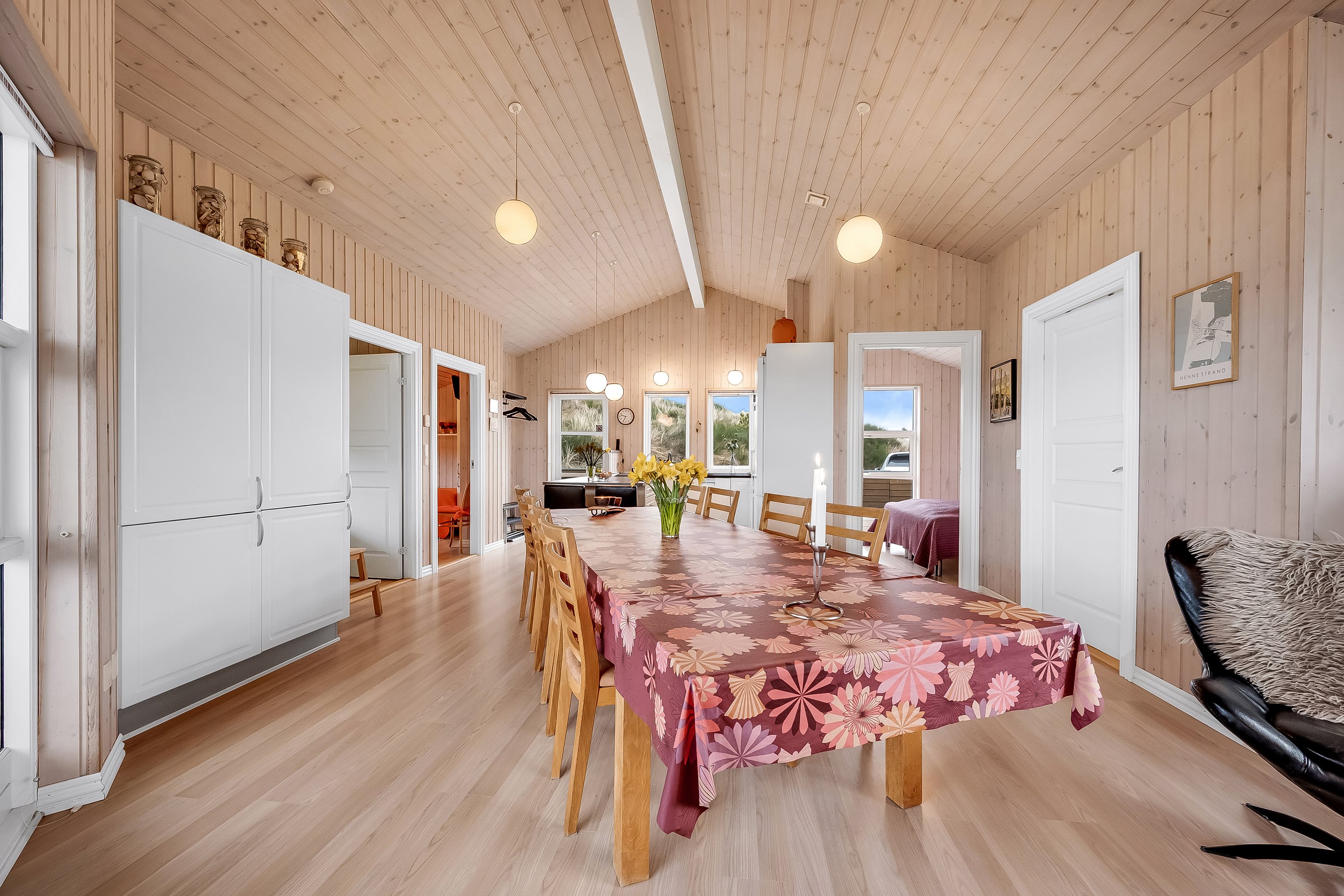 Fremhævet stue billede i fuldskærmstilstand. Billede af Fyrrenålevej 14, Henne Strand, 6854 Henne