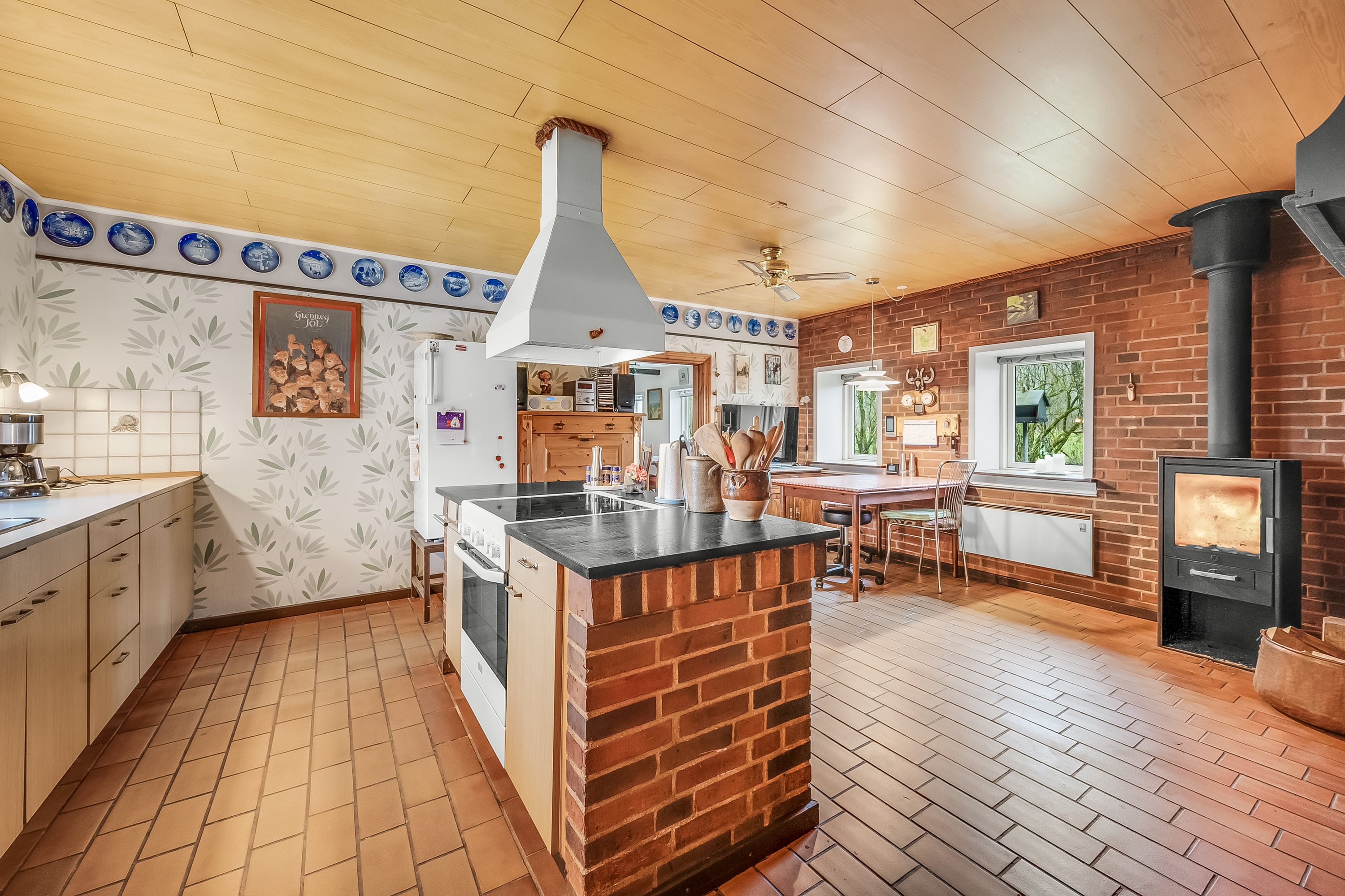 Fremhævet køkken billede i fuldskærmstilstand. Billede af Haunstrupvej 5, Fjelstervang, 6933 Kibæk