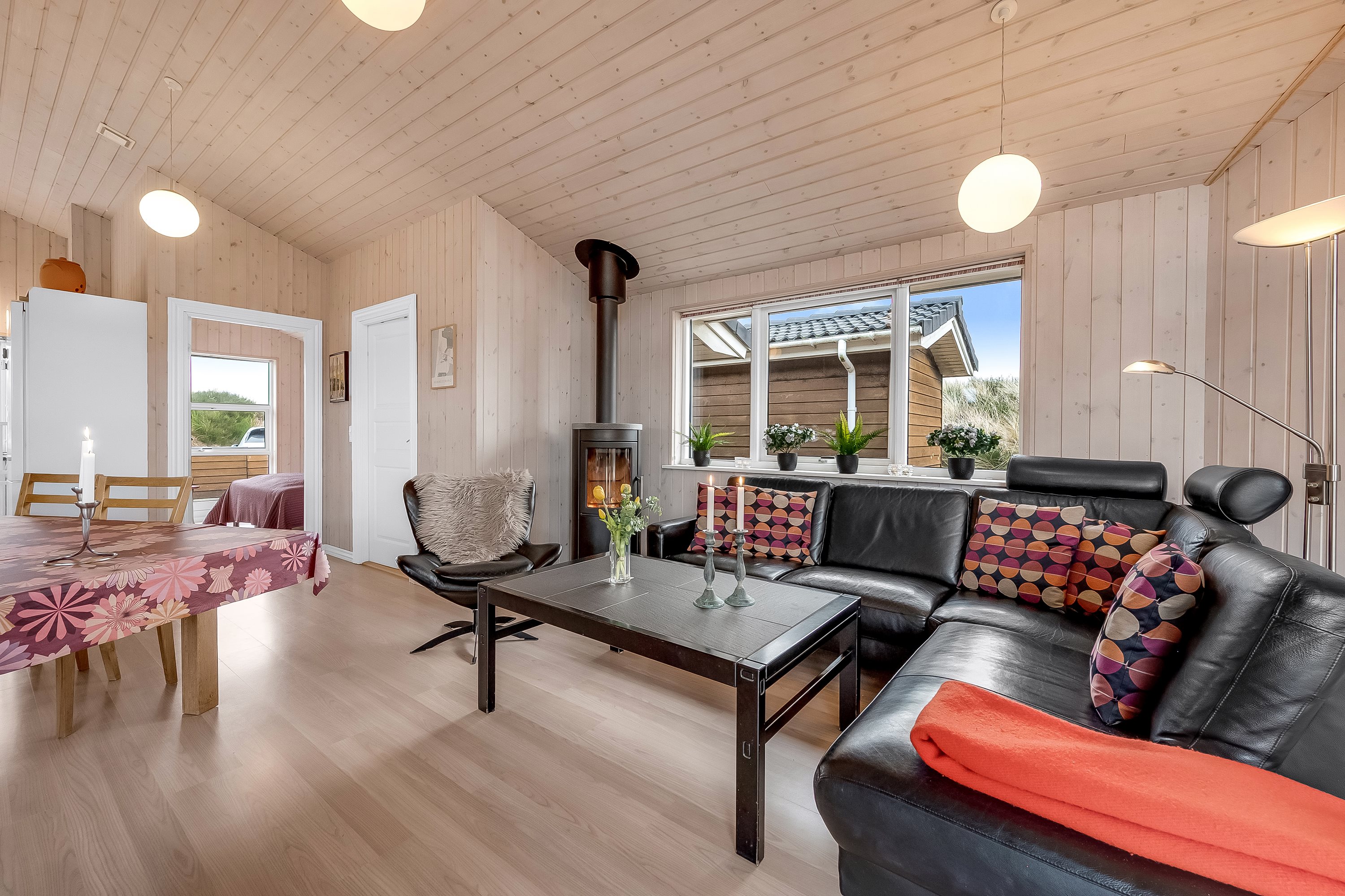 Fremhævet stue billede i fuldskærmstilstand. Billede af Fyrrenålevej 14, Henne Strand, 6854 Henne