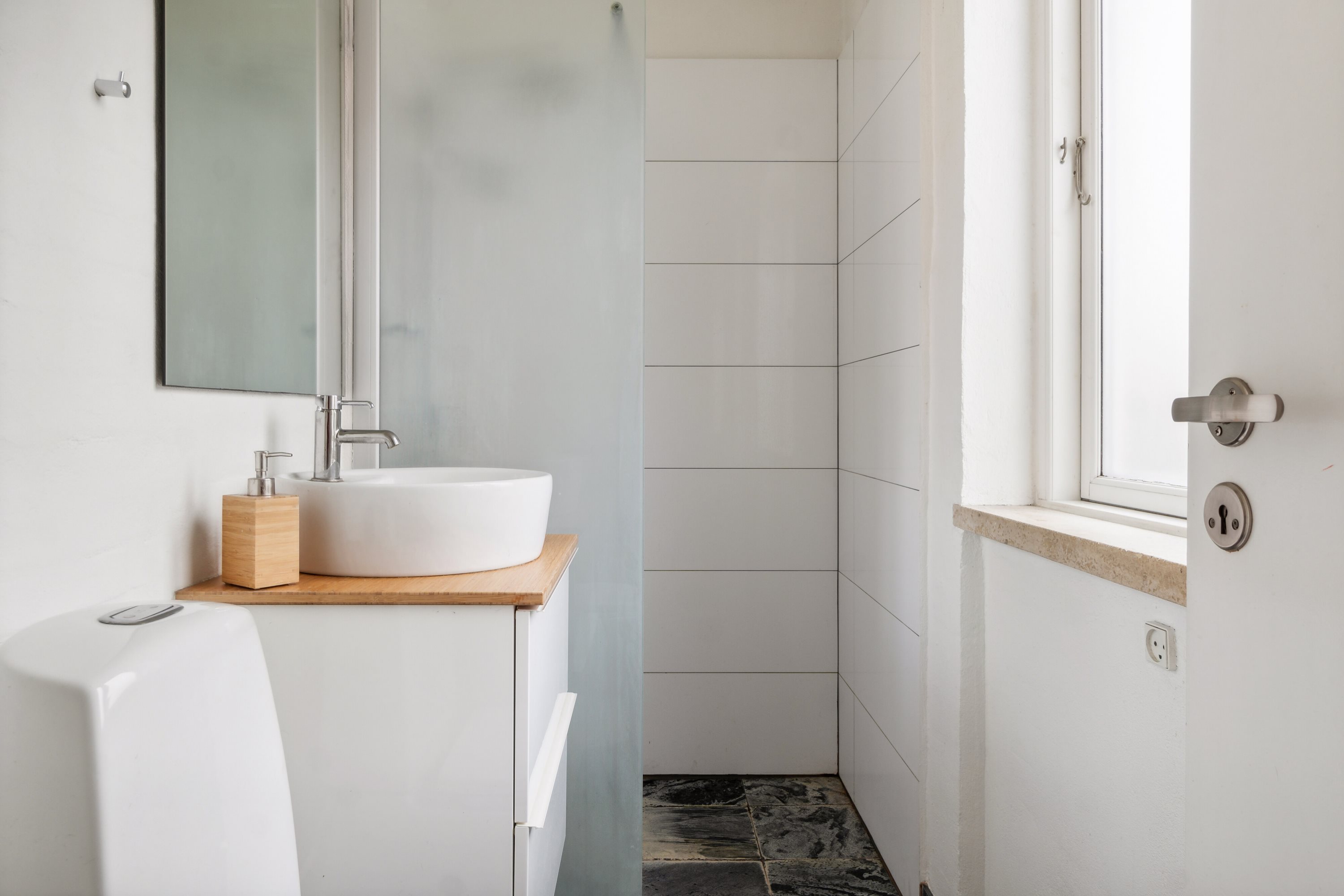 Fremhævet badeværelse billede i fuldskærmstilstand. Billede af Kongelysvej 16, 5000 Odense C