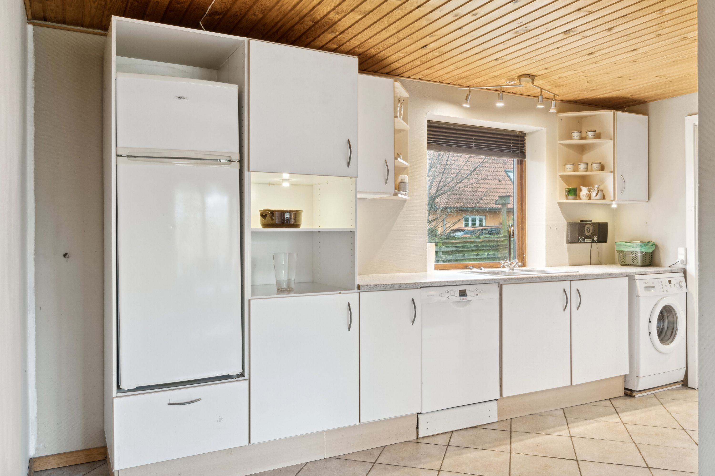 Miniaturebillede 2: køkken. Billede af Svinøvestervej 7, 4750 Lundby