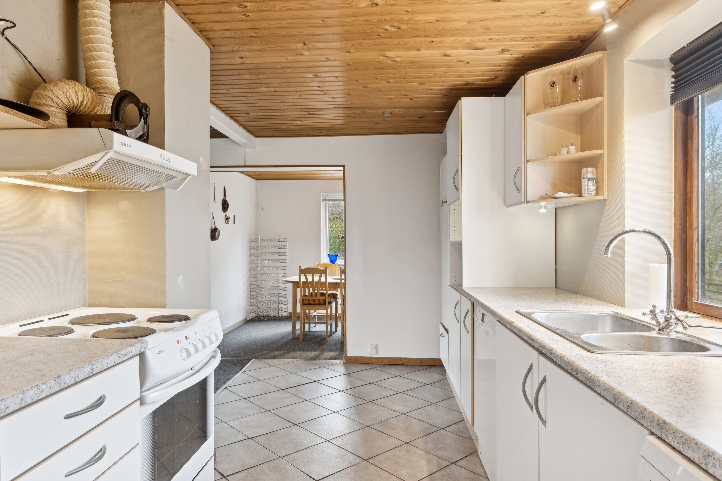 Fremhævet køkken billede i fuldskærmstilstand. Billede af Svinøvestervej 7, 4750 Lundby