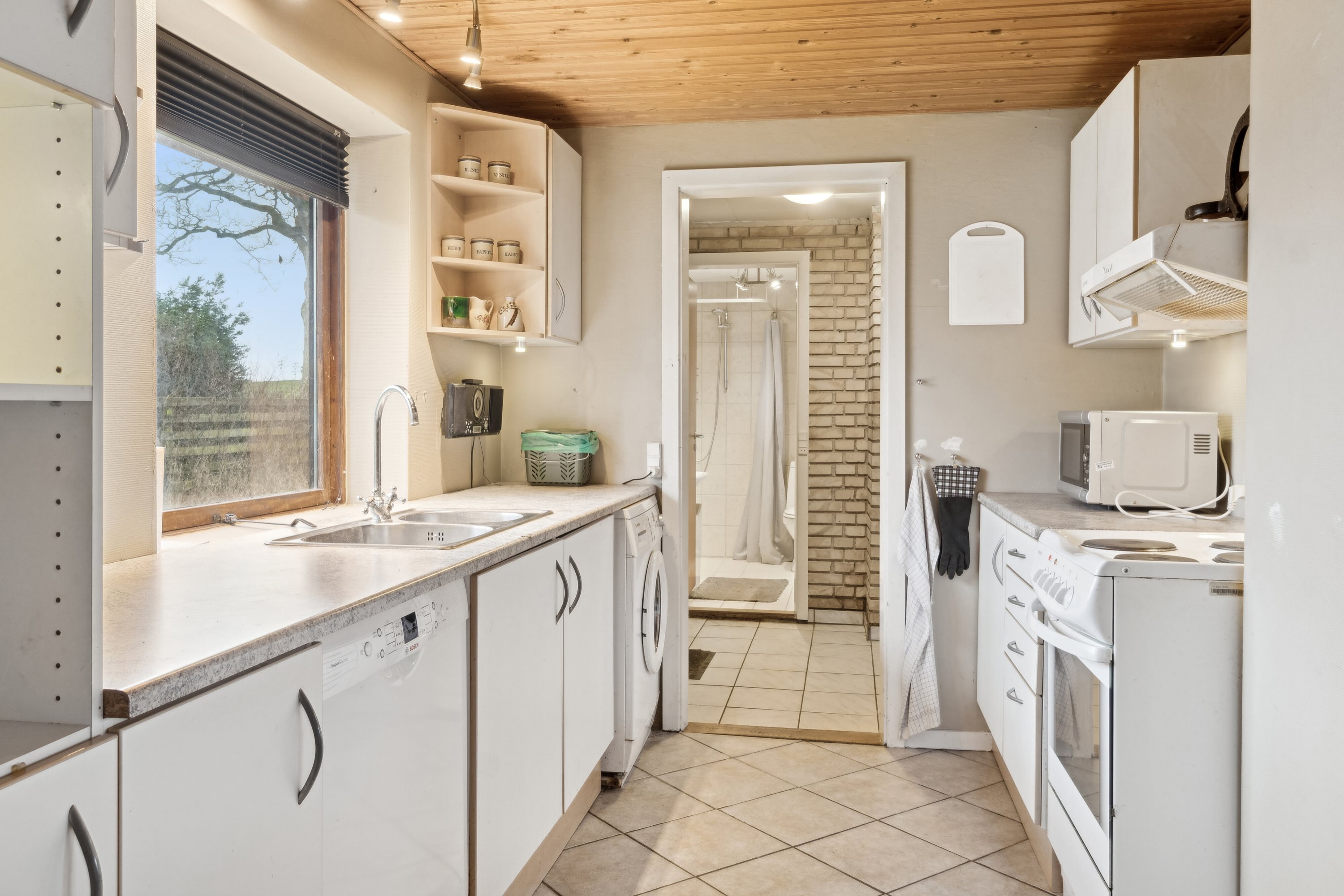 Miniaturebillede 1: køkken. Billede af Svinøvestervej 7, 4750 Lundby