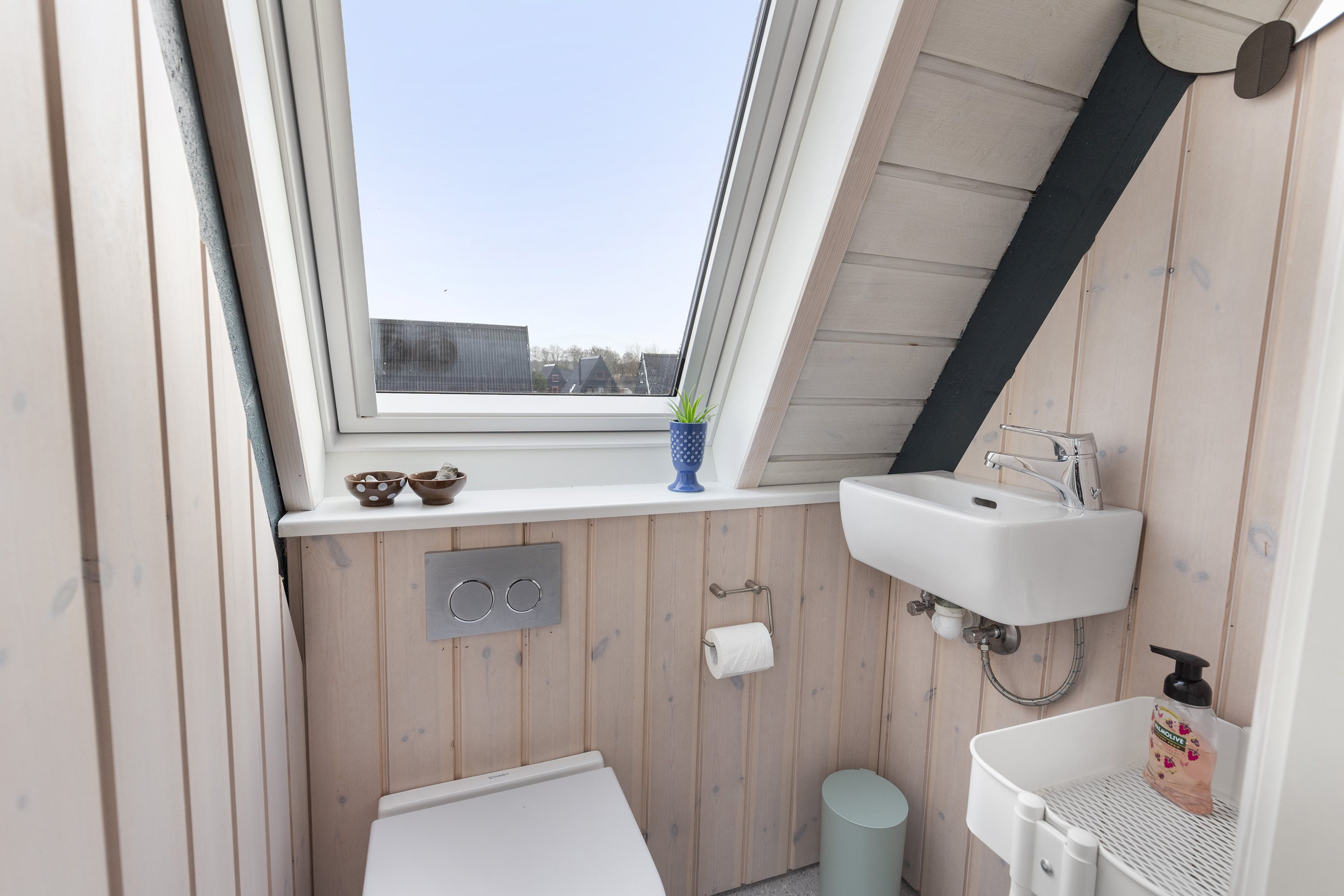 Fremhævet toilet billede i fuldskærmstilstand. Billede af Golfsvinget 300, Gatten, 9640 Farsø