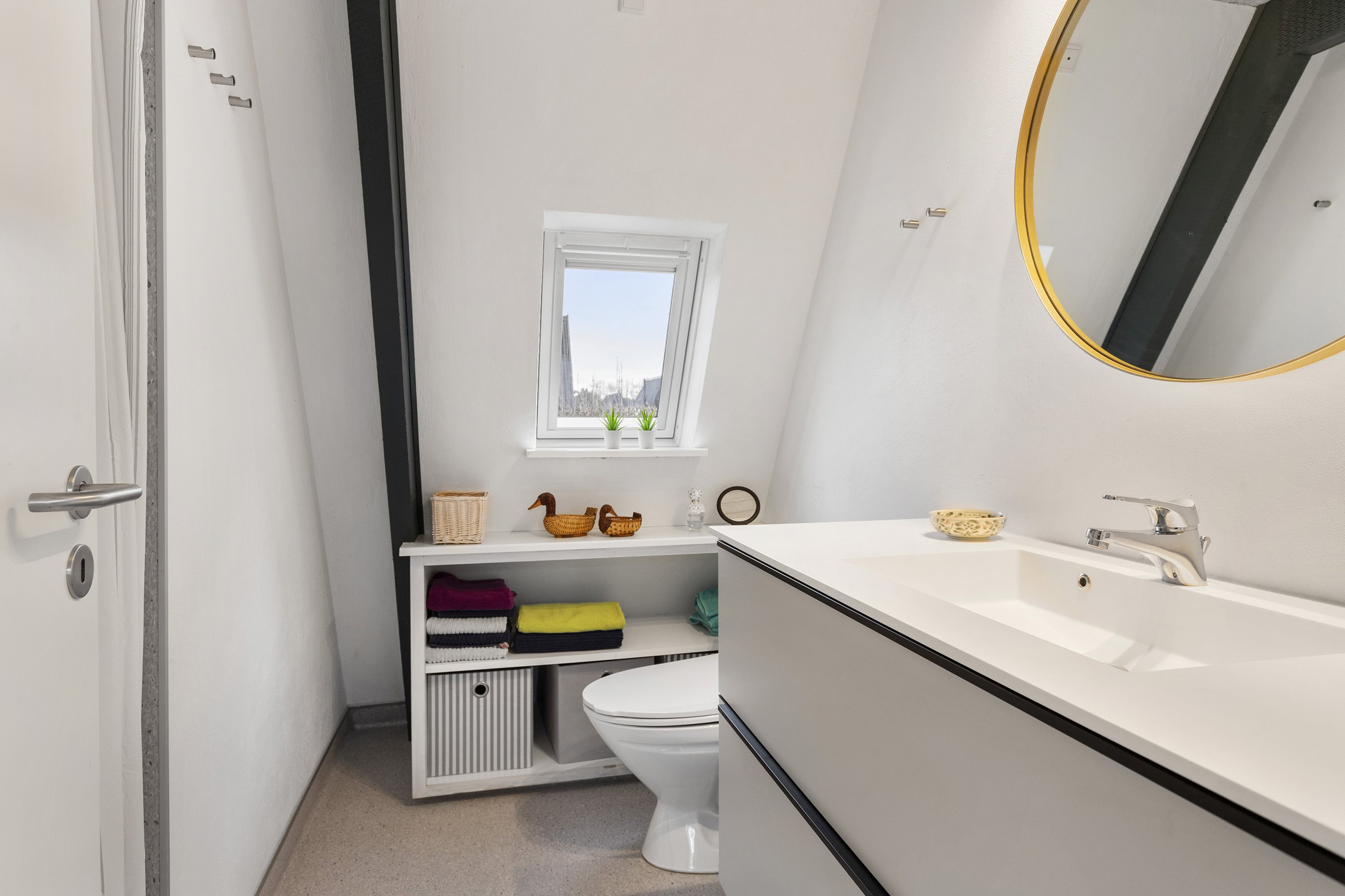 Fremhævet badeværelse billede i fuldskærmstilstand. Billede af Golfsvinget 300, Gatten, 9640 Farsø