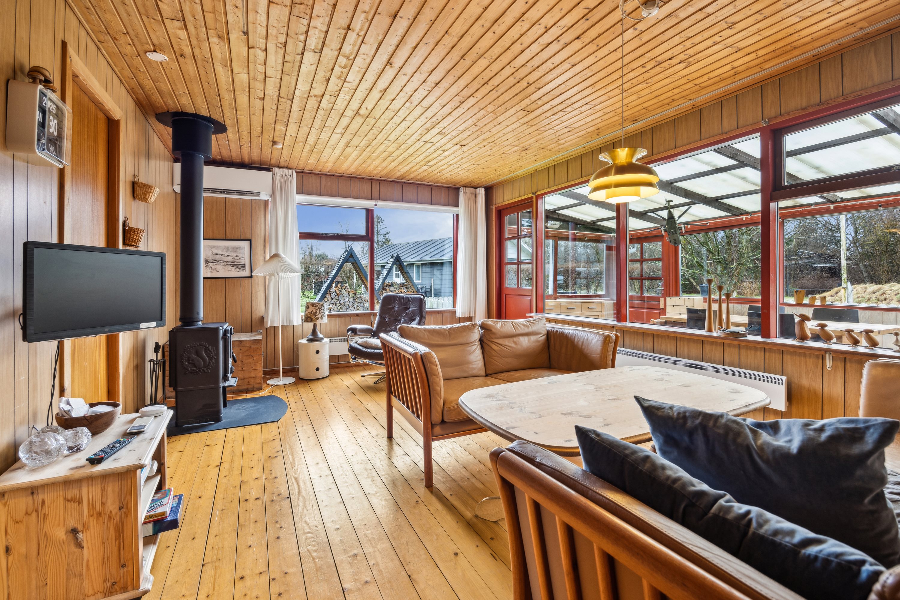 Fremhævet stue billede i fuldskærmstilstand. Billede af Rådyrvej 22, Hou, 9370 Hals