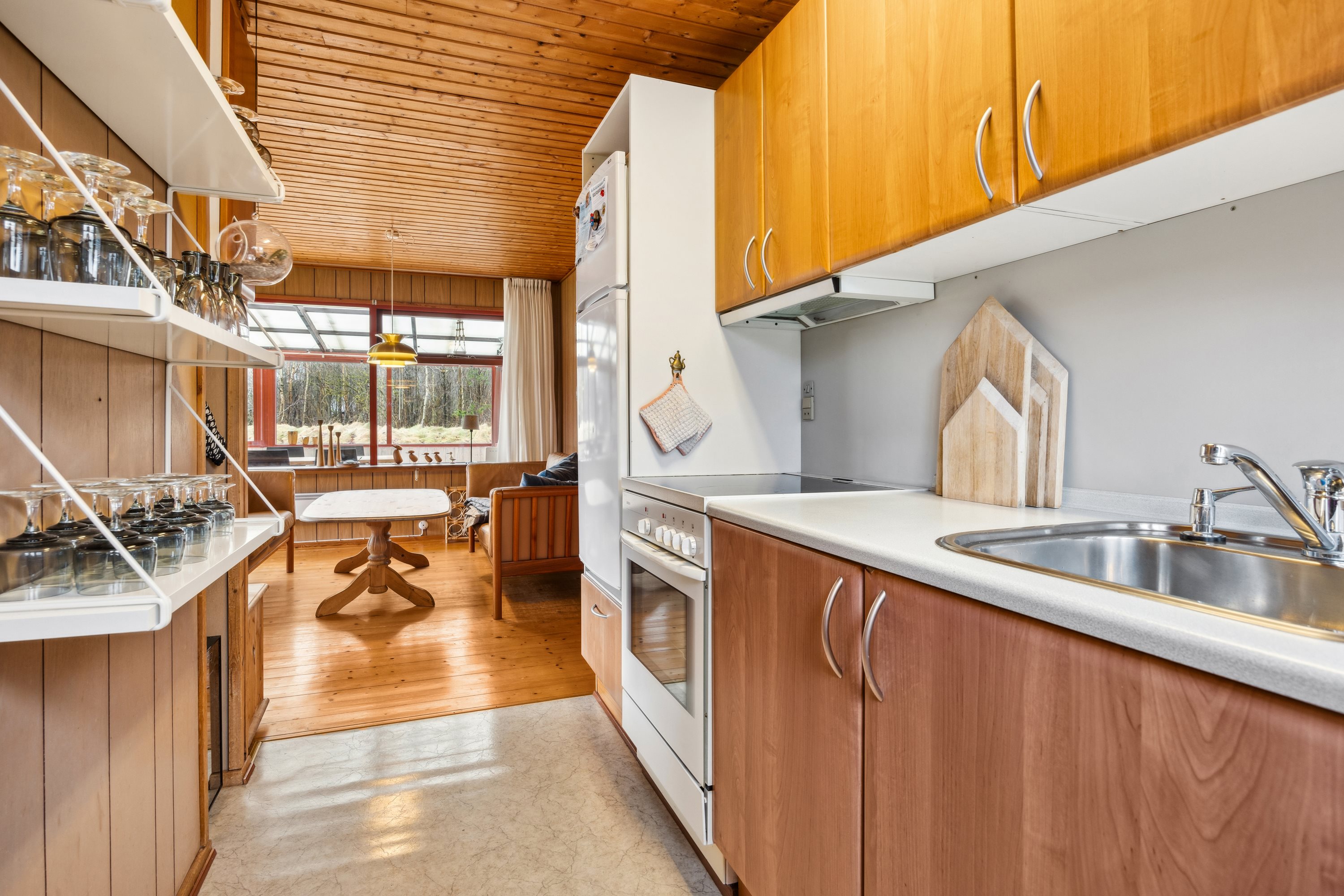 Fremhævet køkken billede i fuldskærmstilstand. Billede af Rådyrvej 22, Hou, 9370 Hals