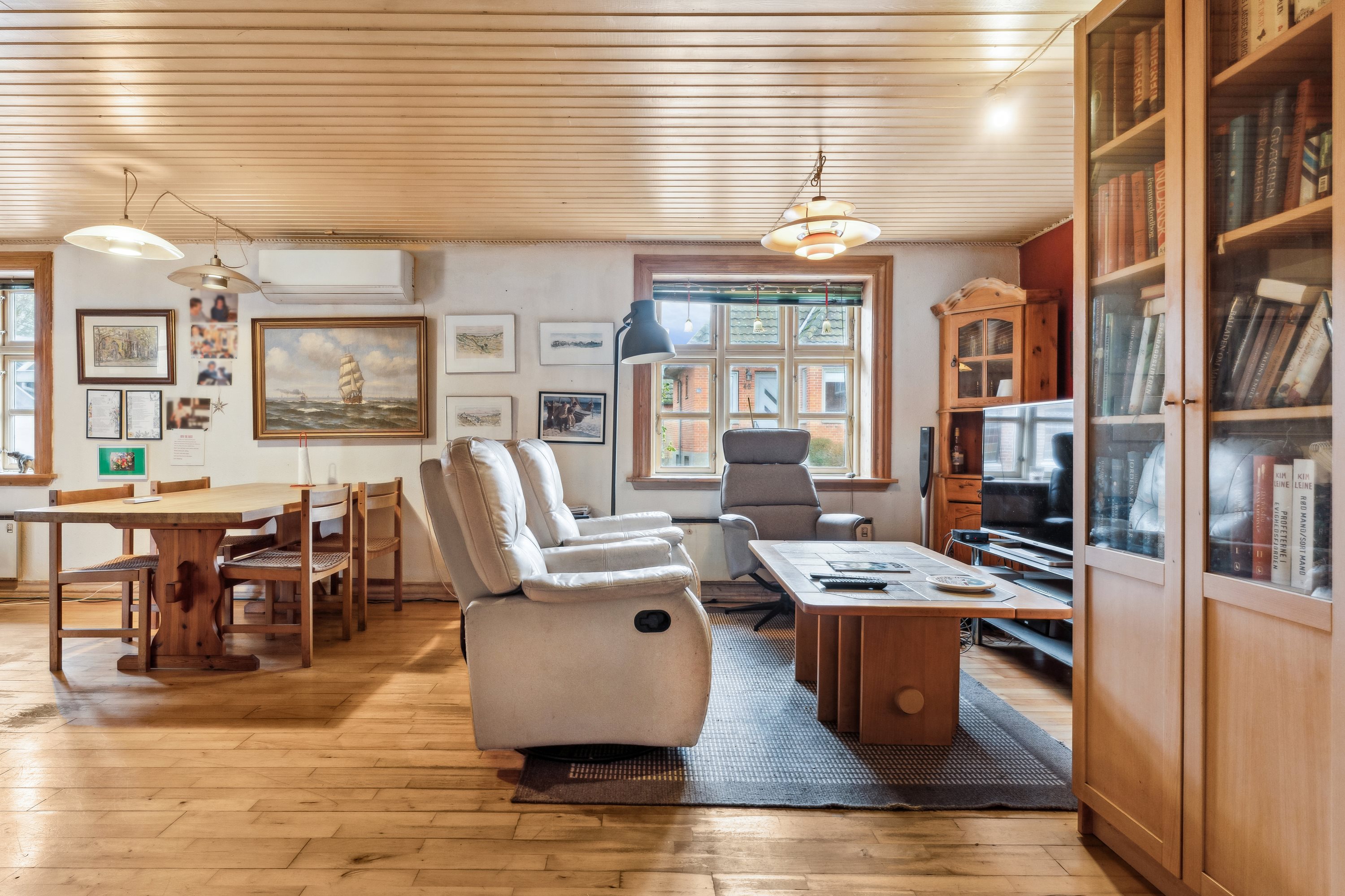 Fremhævet stue billede i fuldskærmstilstand. Billede af Mammen Byvej 55, 8850 Bjerringbro