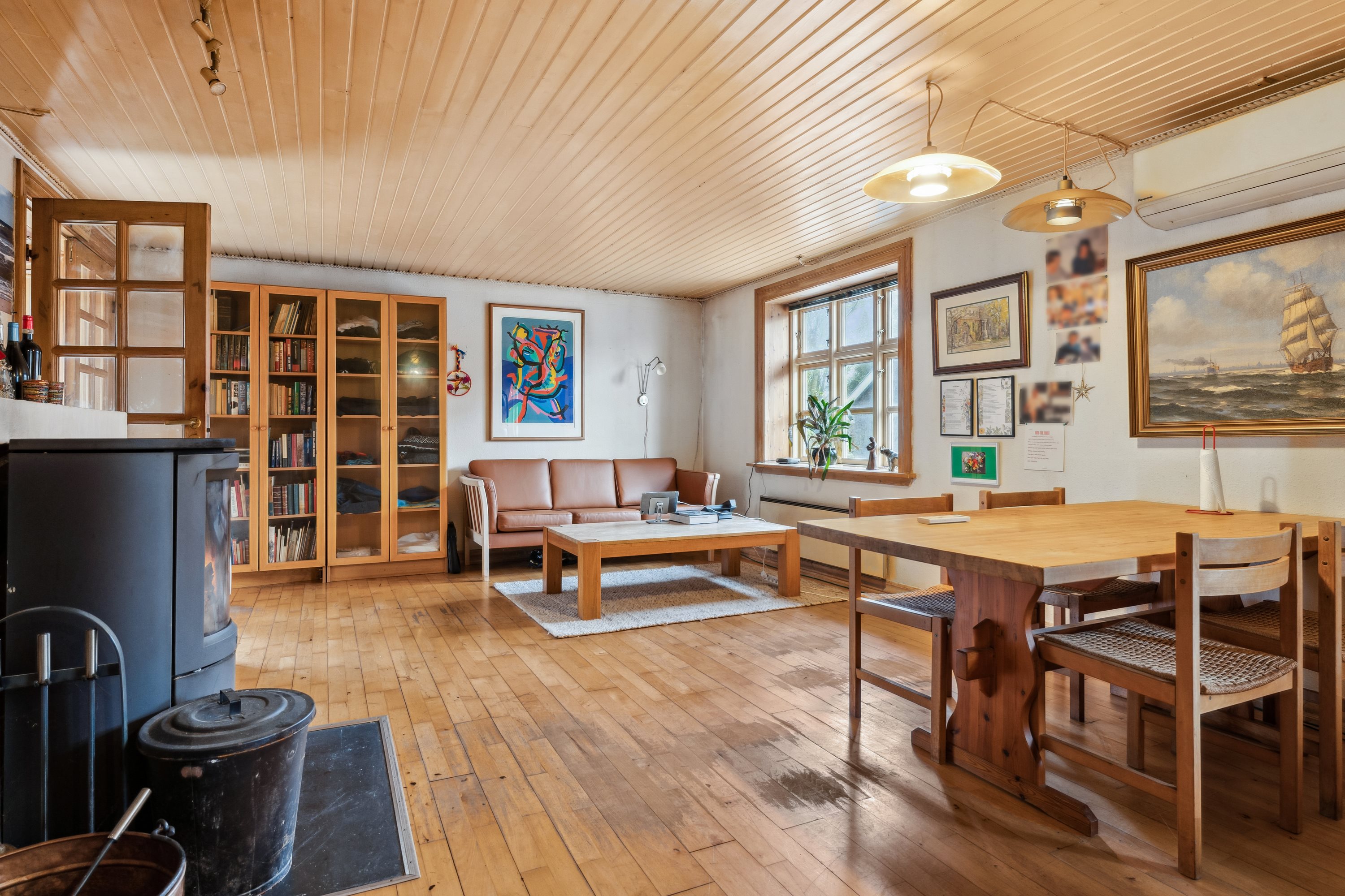 Fremhævet stue billede i fuldskærmstilstand. Billede af Mammen Byvej 55, 8850 Bjerringbro