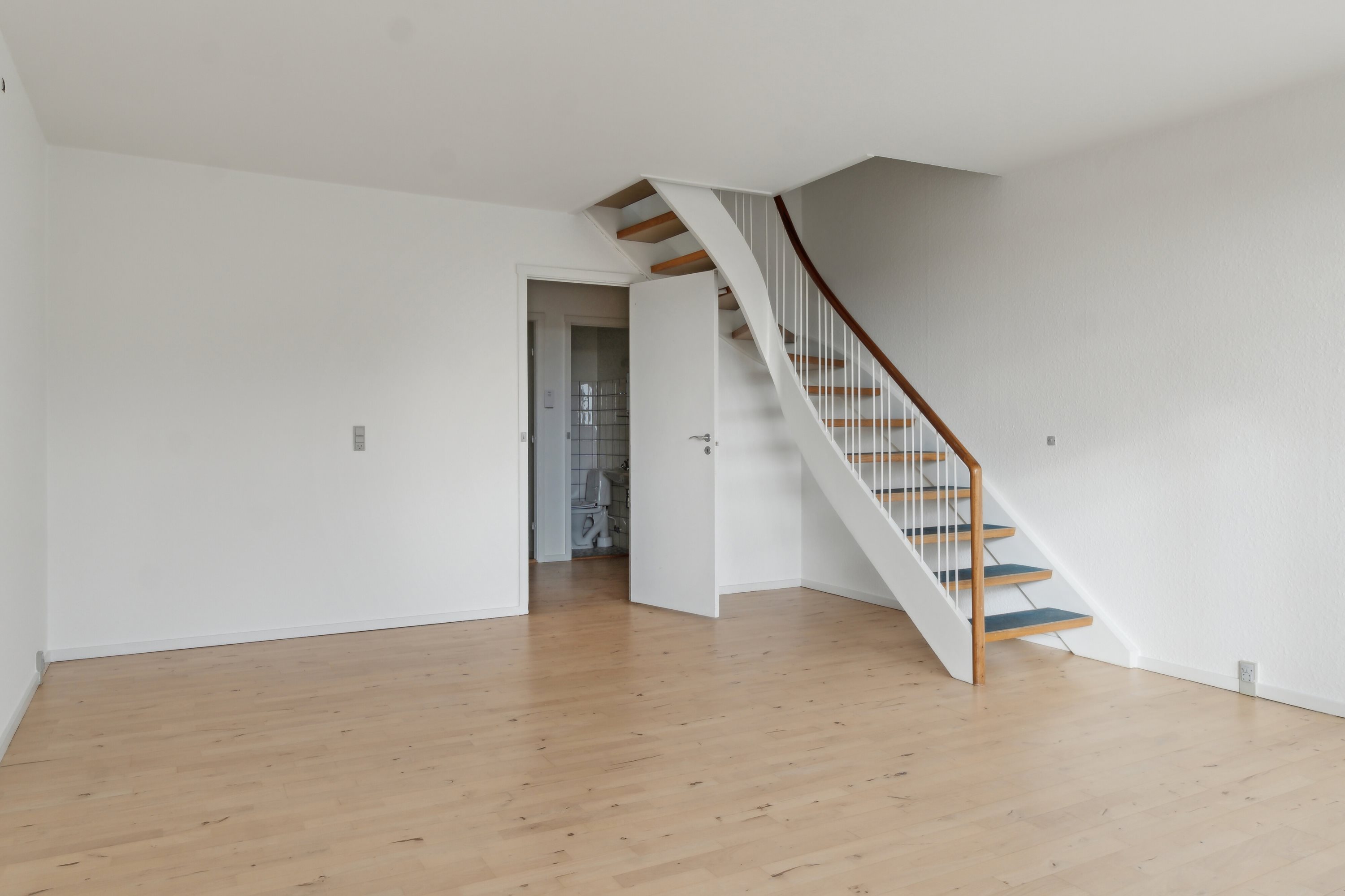 Fremhævet trappe billede i fuldskærmstilstand. Billede af Adelgade 8, 2. 11., 5800 Nyborg