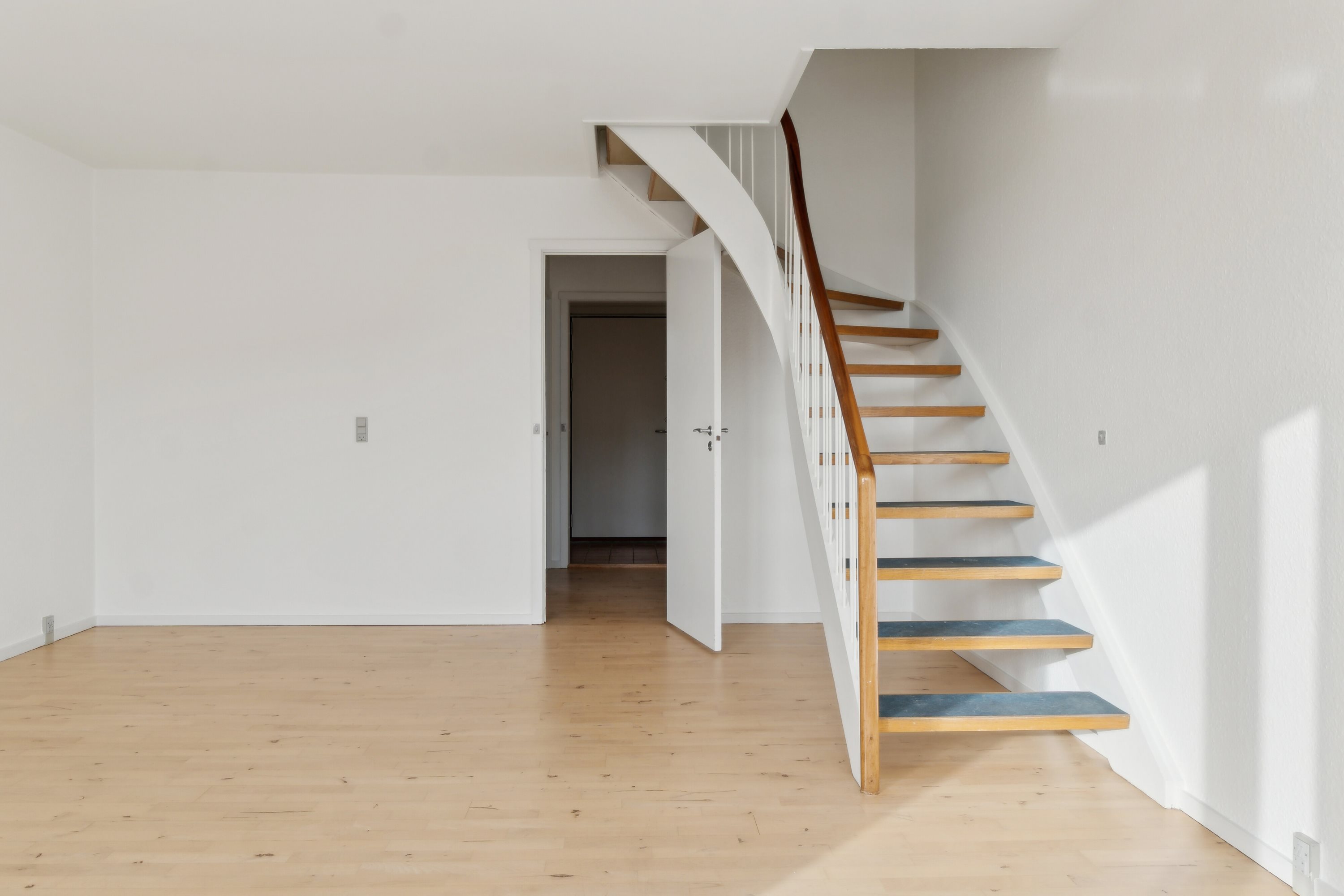 Fremhævet trappe billede i fuldskærmstilstand. Billede af Adelgade 8, 2. 11., 5800 Nyborg