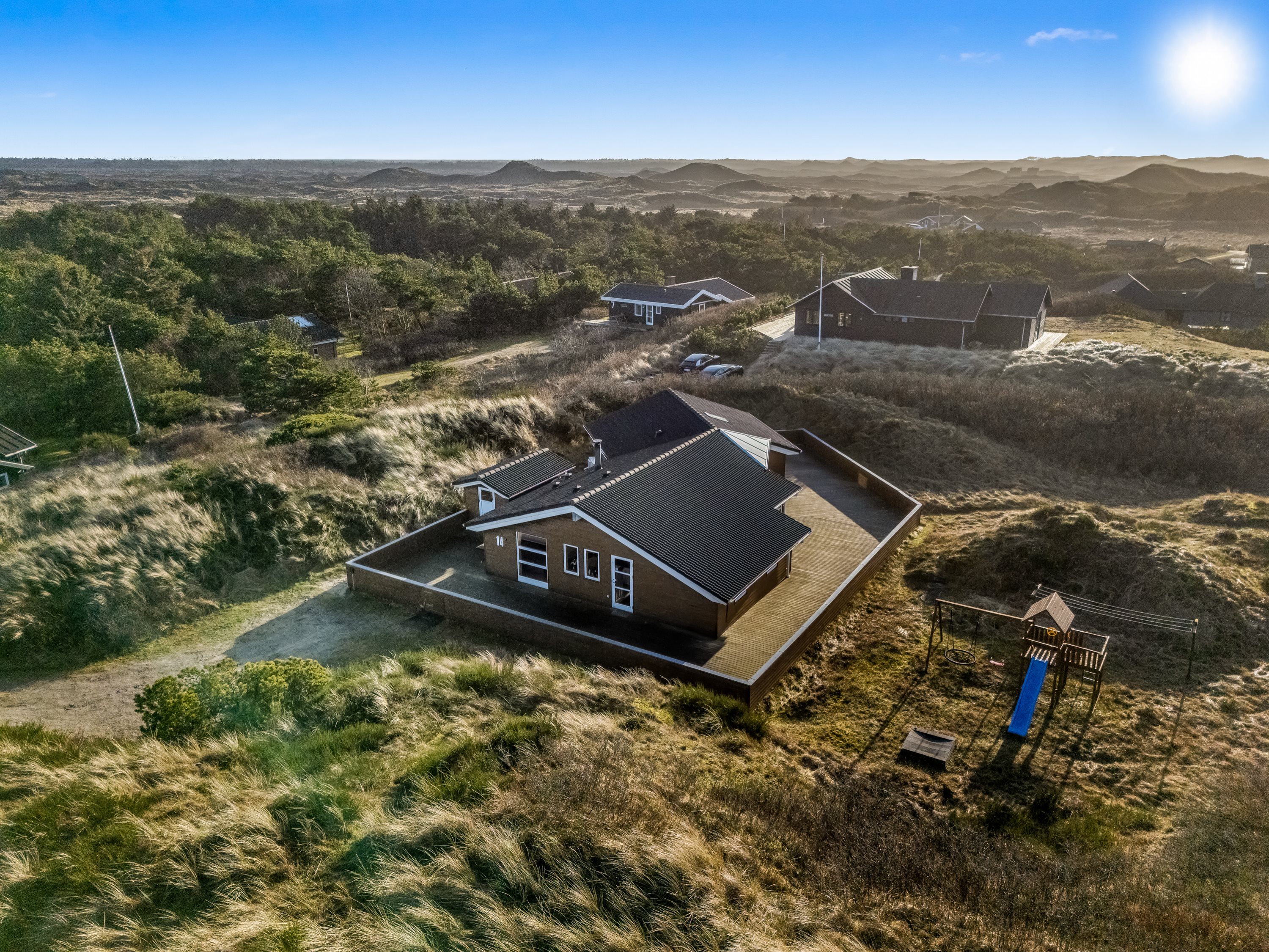 Fremhævet luftfoto billede i fuldskærmstilstand. Billede af Fyrrenålevej 14, Henne Strand, 6854 Henne