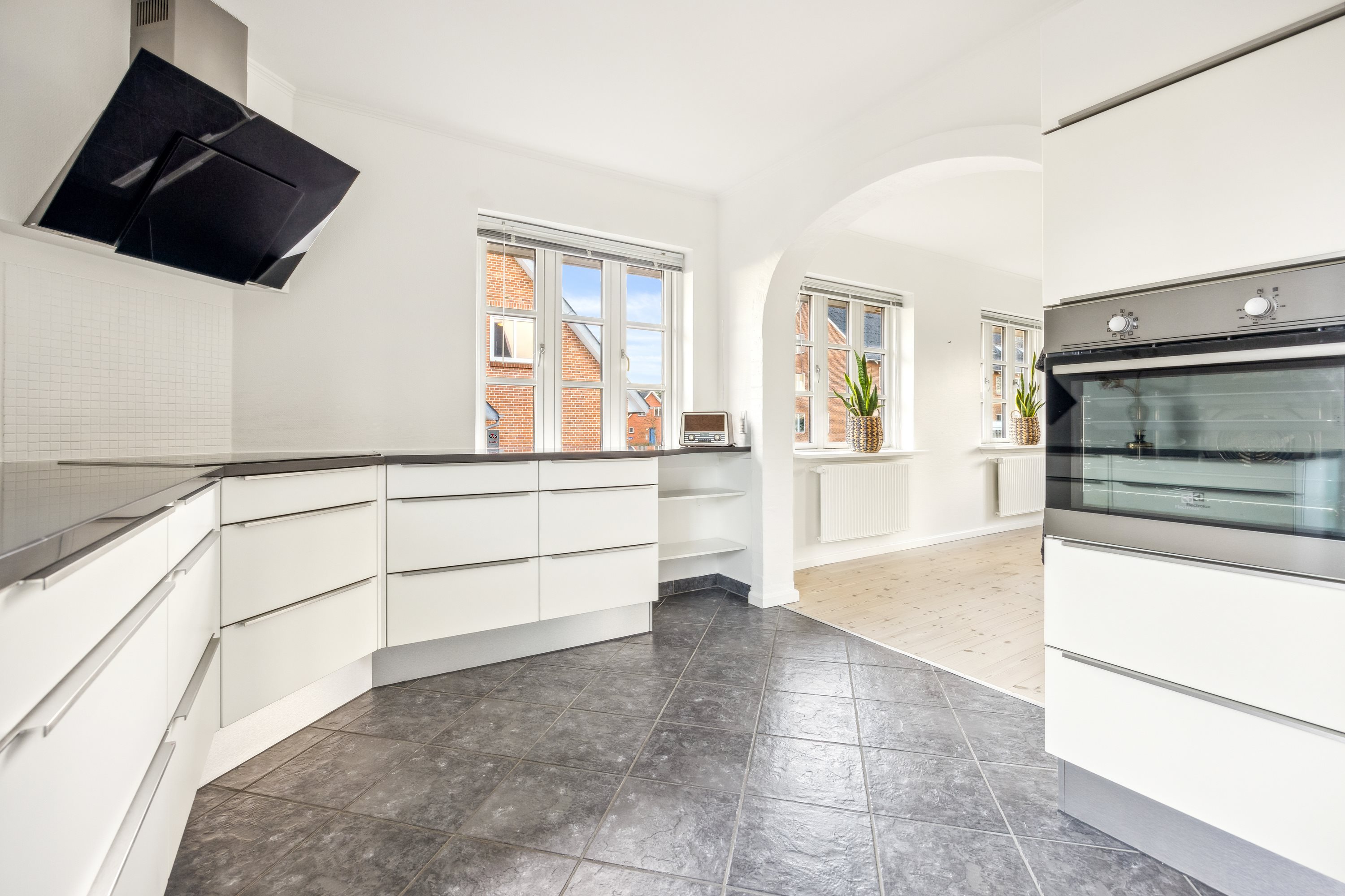 Fremhævet køkken billede i fuldskærmstilstand. Billede af Myhlenbergvej 11, 9510 Arden