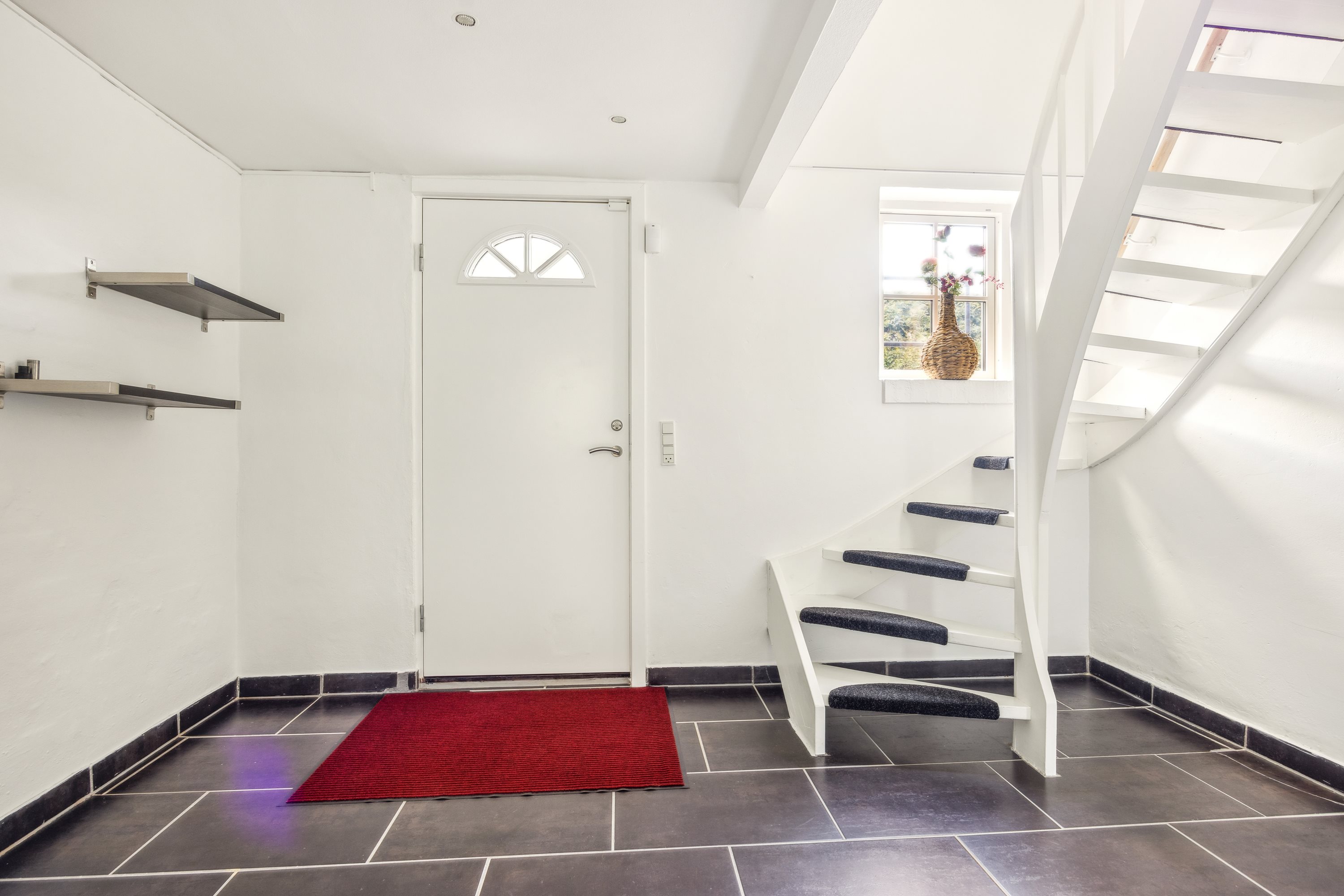 Fremhævet gang billede i fuldskærmstilstand. Billede af Myhlenbergvej 11, 9510 Arden