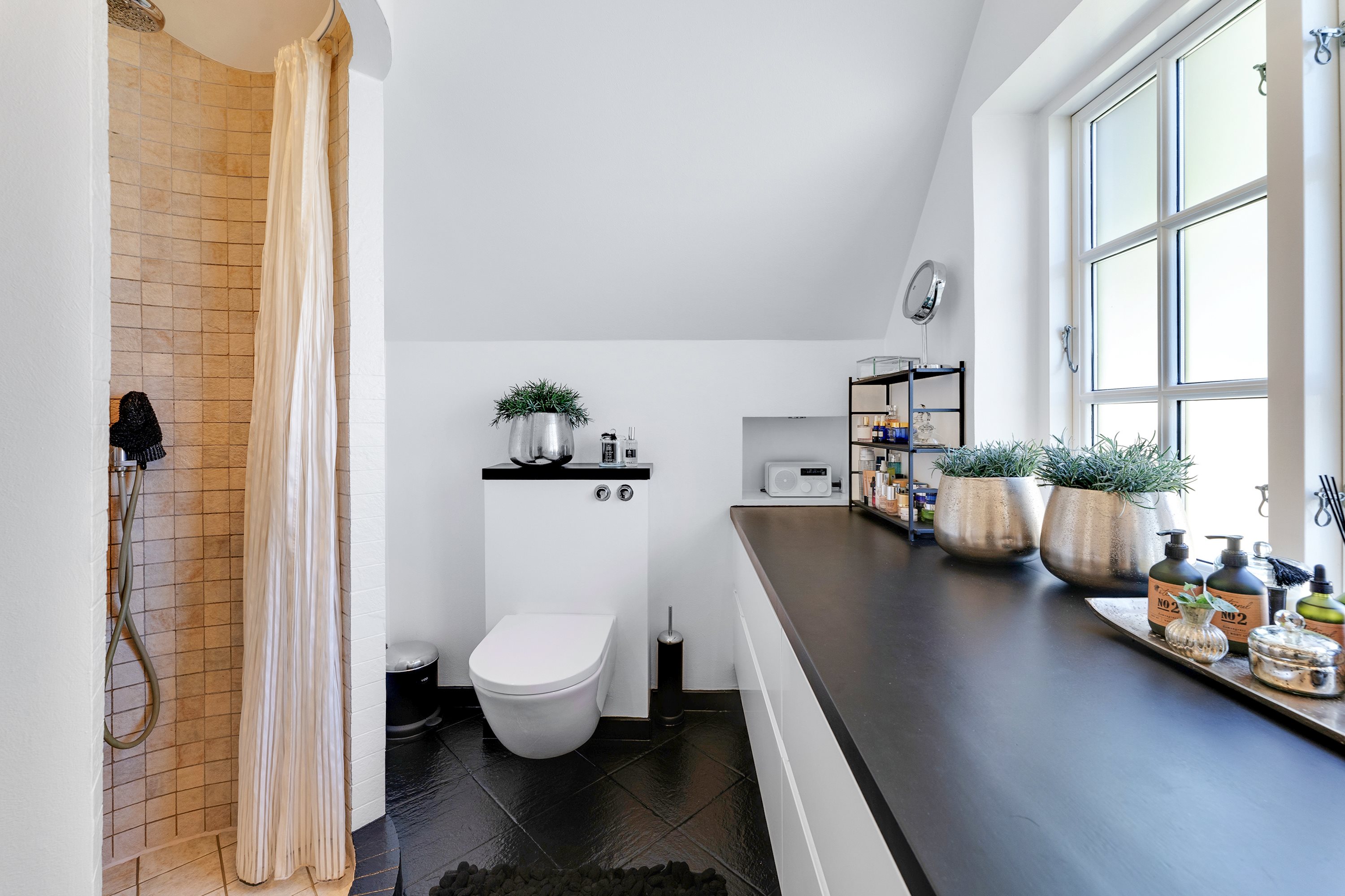 Fremhævet badeværelse billede i fuldskærmstilstand. Billede af Aage Beks Vej 15, 8920 Randers NV