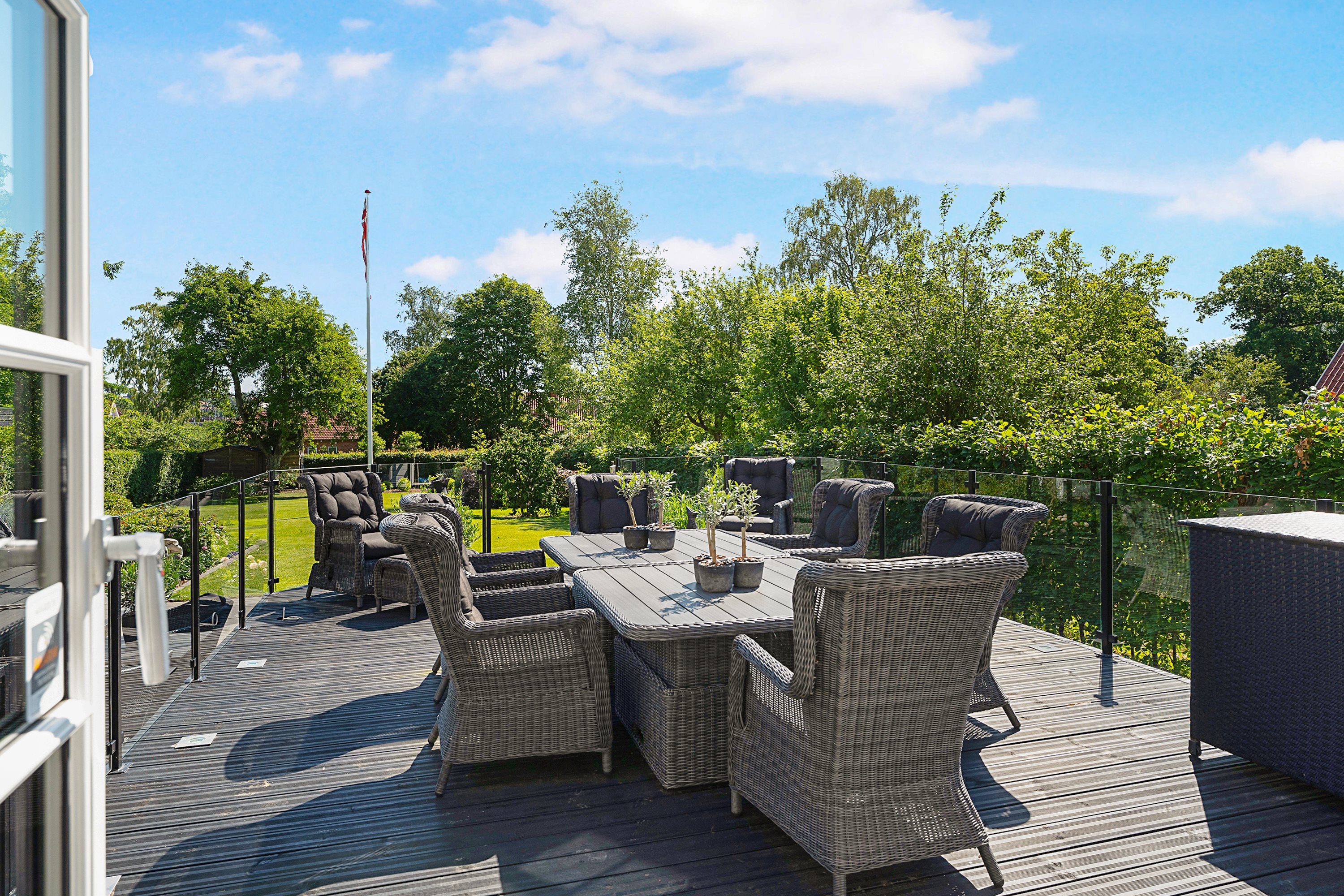 Fremhævet terrasse billede i fuldskærmstilstand. Billede af Aage Beks Vej 15, 8920 Randers NV
