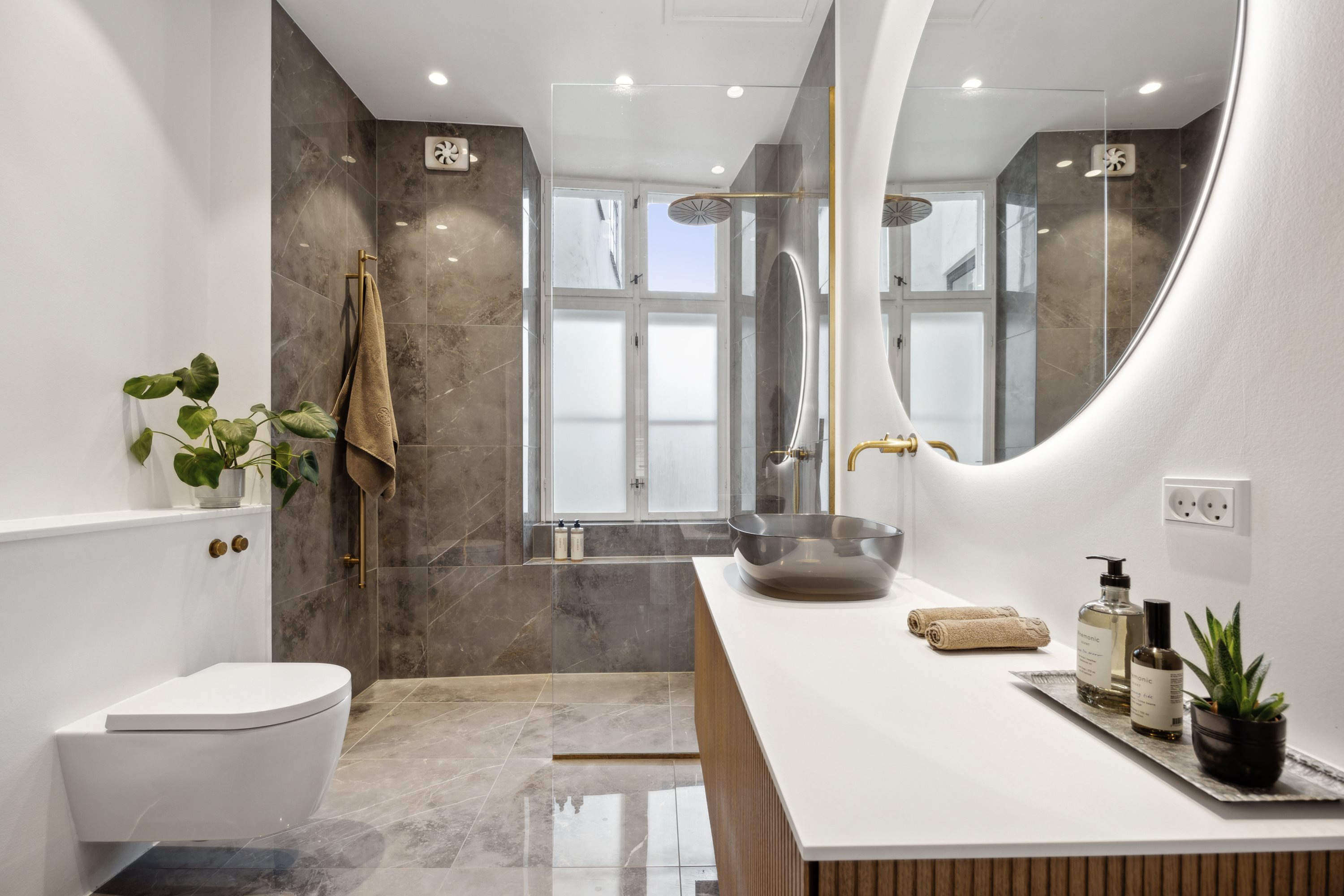 Fremhævet badeværelse billede i fuldskærmstilstand. Billede af Store Kongensgade 67A, 1. th., 1264 København K