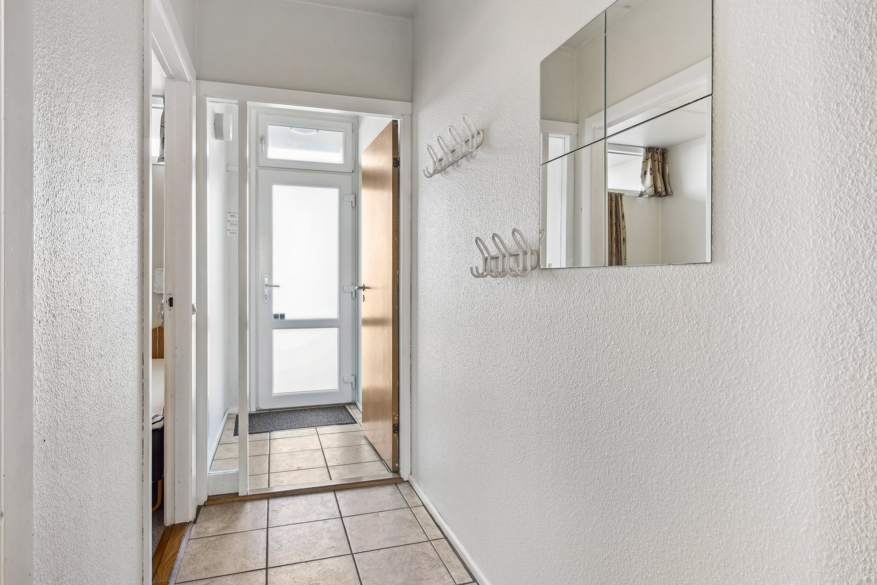 Fremhævet opgang billede i fuldskærmstilstand. Billede af Fægangsvej 11A, 1. 213., Bønnerup Strand, 8585 Glesborg