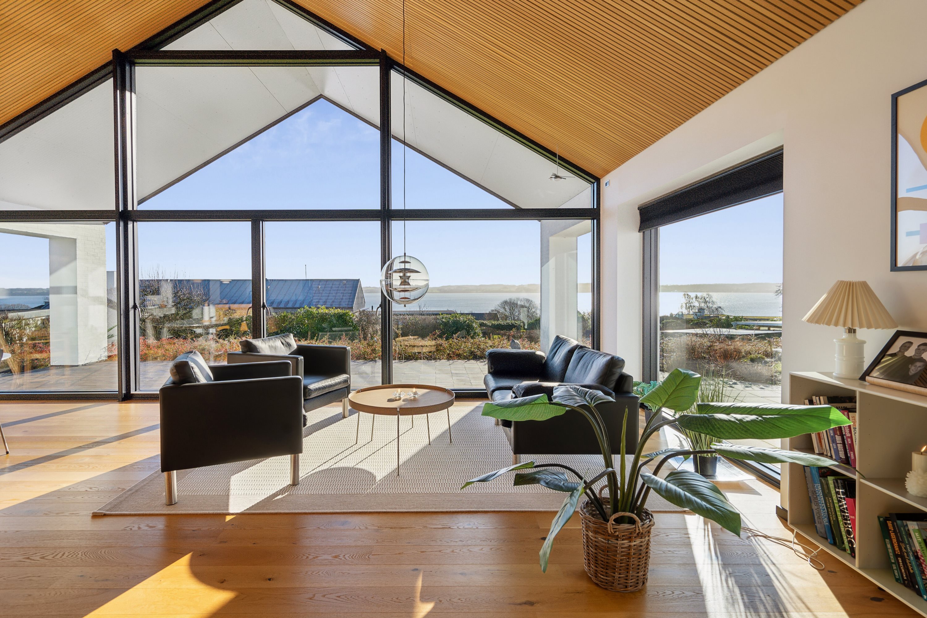 Fremhævet stue billede i fuldskærmstilstand. Billede af Dyrhave 64, 6200 Aabenraa