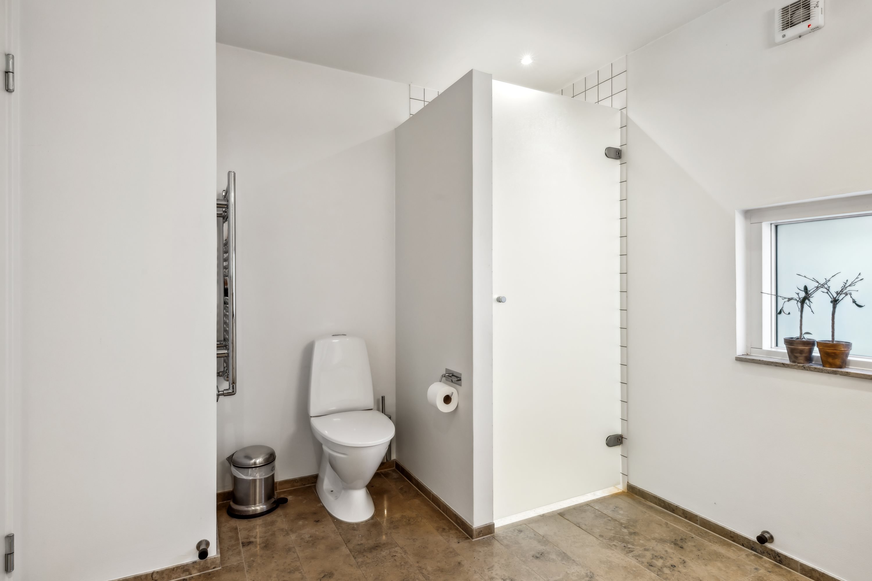 Fremhævet badeværelse billede i fuldskærmstilstand. Billede af Lübker Allé 25, 8581 Nimtofte